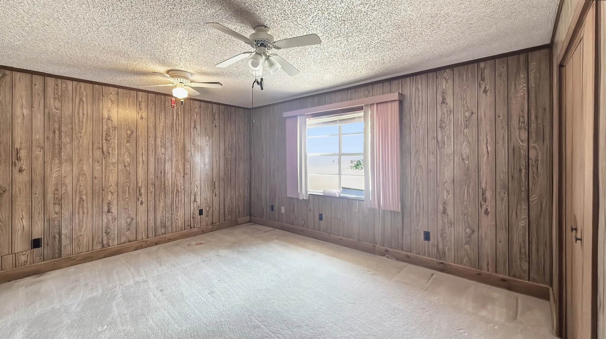 Single Family Residence For Sale in Grayson County , 97 Heddingham Drive, Gordonville, Texas 76245, 2 Bedroom, 2 Bathroom, 2 Garage spaces, 1,685 Sqft, built in 1982, mls#21369909, Real Estate Agent in Gordonville, Homes For Sale in Grayson county, Homes For Sale in Gordonville, Realtor in Gordonville Texas, Real Estate Brokerage Independent Realty Texas, Luminita Cordes Realtor