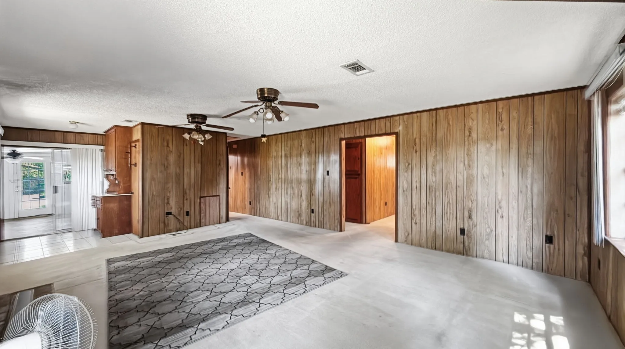 Single Family Residence For Sale in Grayson County , 97 Heddingham Drive, Gordonville, Texas 76245, 2 Bedroom, 2 Bathroom, 2 Garage spaces, 1,685 Sqft, built in 1982, mls#21369909, Real Estate Agent in Gordonville, Homes For Sale in Grayson county, Homes For Sale in Gordonville, Realtor in Gordonville Texas, Real Estate Brokerage Independent Realty Texas, Luminita Cordes Realtor