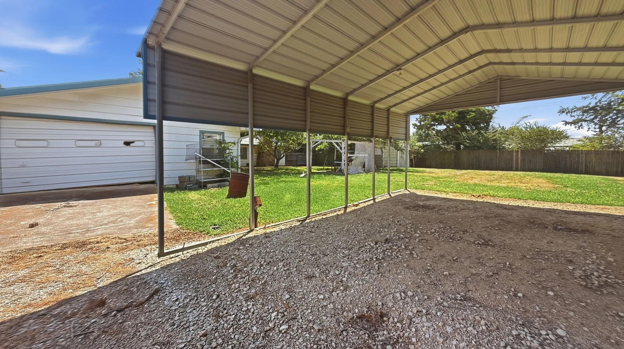 Single Family Residence For Sale in Grayson County , 97 Heddingham Drive, Gordonville, Texas 76245, 2 Bedroom, 2 Bathroom, 2 Garage spaces, 1,685 Sqft, built in 1982, mls#21369909, Real Estate Agent in Gordonville, Homes For Sale in Grayson county, Homes For Sale in Gordonville, Realtor in Gordonville Texas, Real Estate Brokerage Independent Realty Texas, Luminita Cordes Realtor