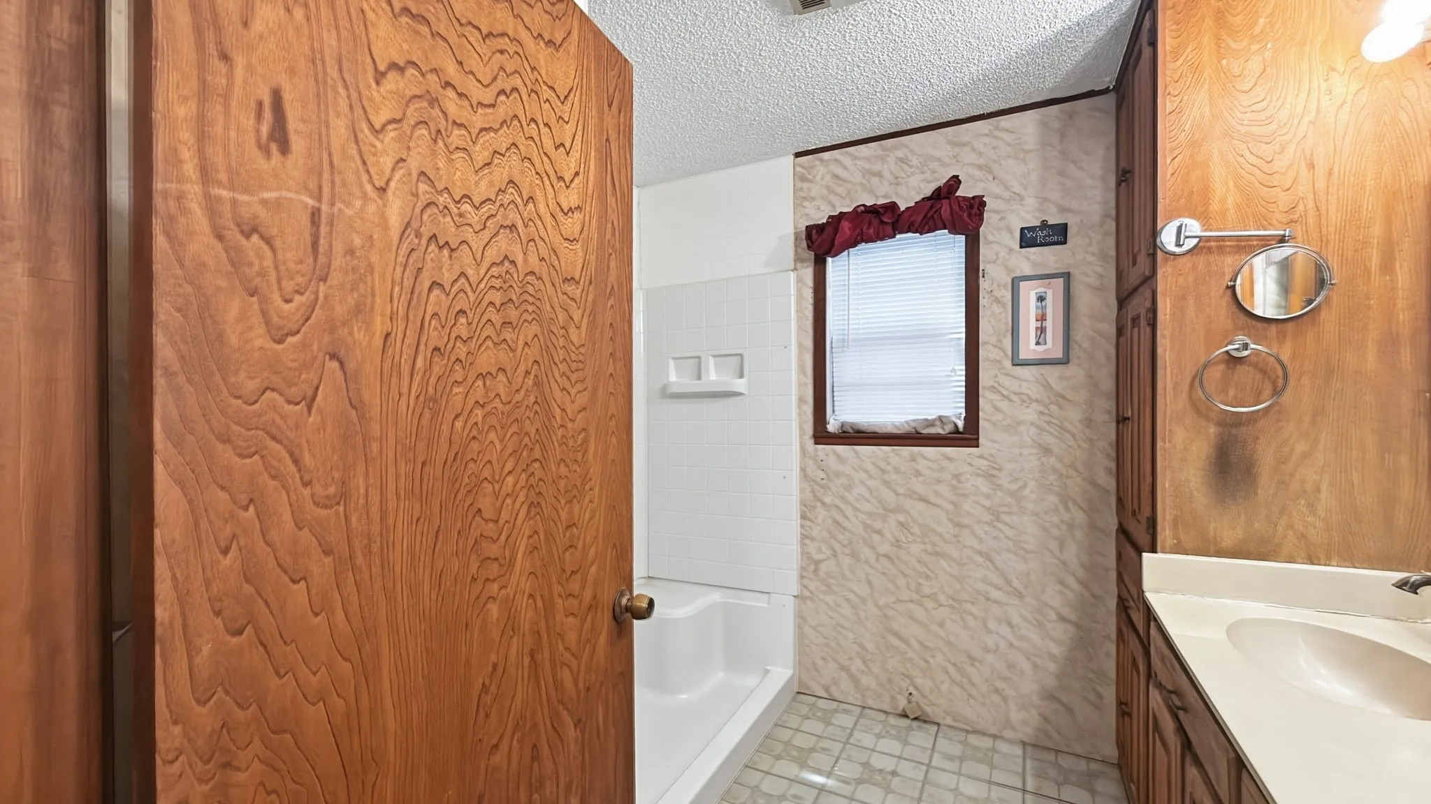 Single Family Residence For Sale in Grayson County , 97 Heddingham Drive, Gordonville, Texas 76245, 2 Bedroom, 2 Bathroom, 2 Garage spaces, 1,685 Sqft, built in 1982, mls#21369909, Real Estate Agent in Gordonville, Homes For Sale in Grayson county, Homes For Sale in Gordonville, Realtor in Gordonville Texas, Real Estate Brokerage Independent Realty Texas, Luminita Cordes Realtor