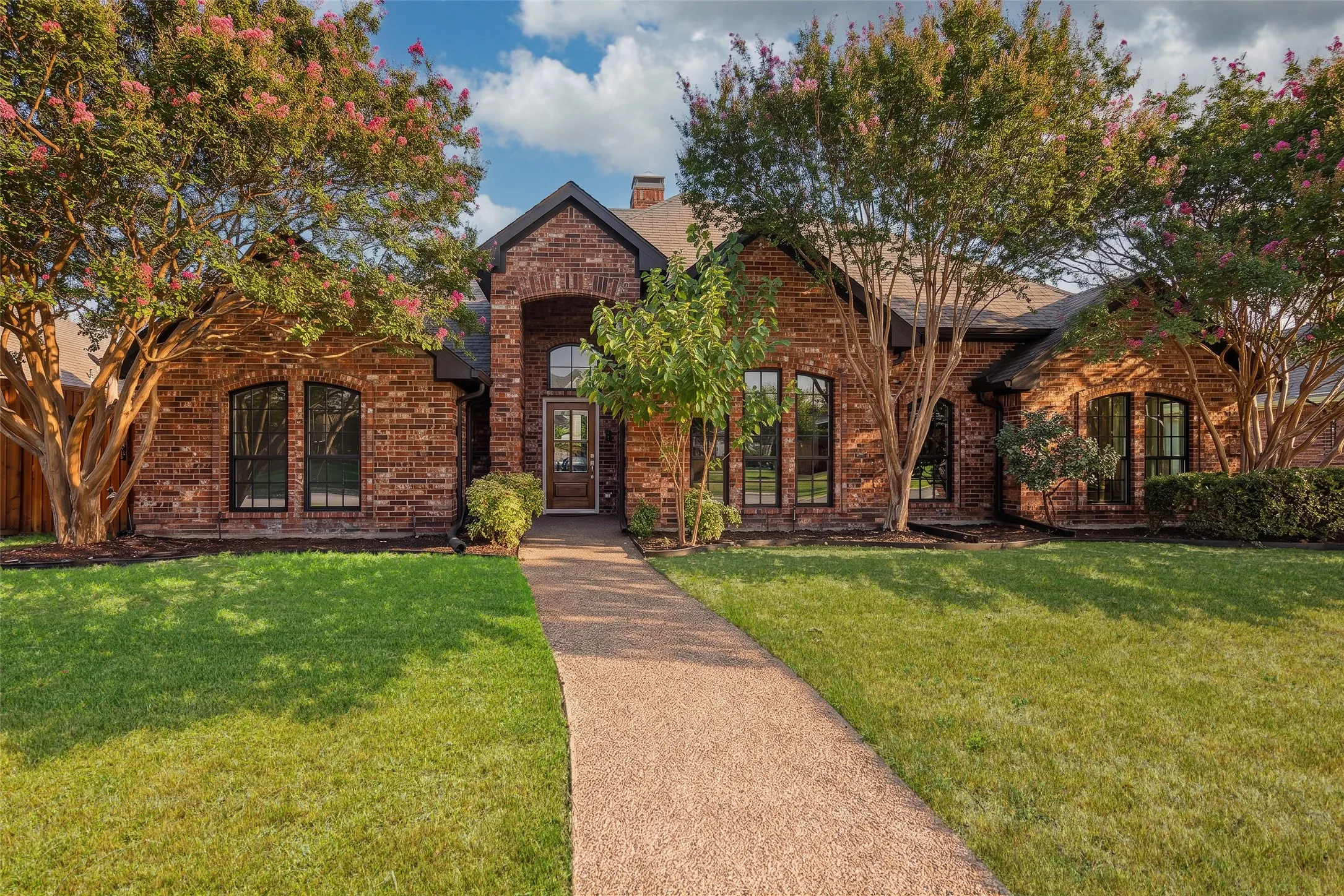 Single Family Residence For Sale in Collin County , 2420 Corby Drive, Plano, Texas 75025, 4 Bedroom, 3 Bathroom, 2 Garage spaces, 2,522 Sqft, built in 1988, mls#21363300, Real Estate Agent in Plano, Homes For Sale in Collin county, Homes For Sale in Plano, Realtor in Plano Texas, Real Estate Brokerage Independent Realty Texas, Luminita Cordes Realtor