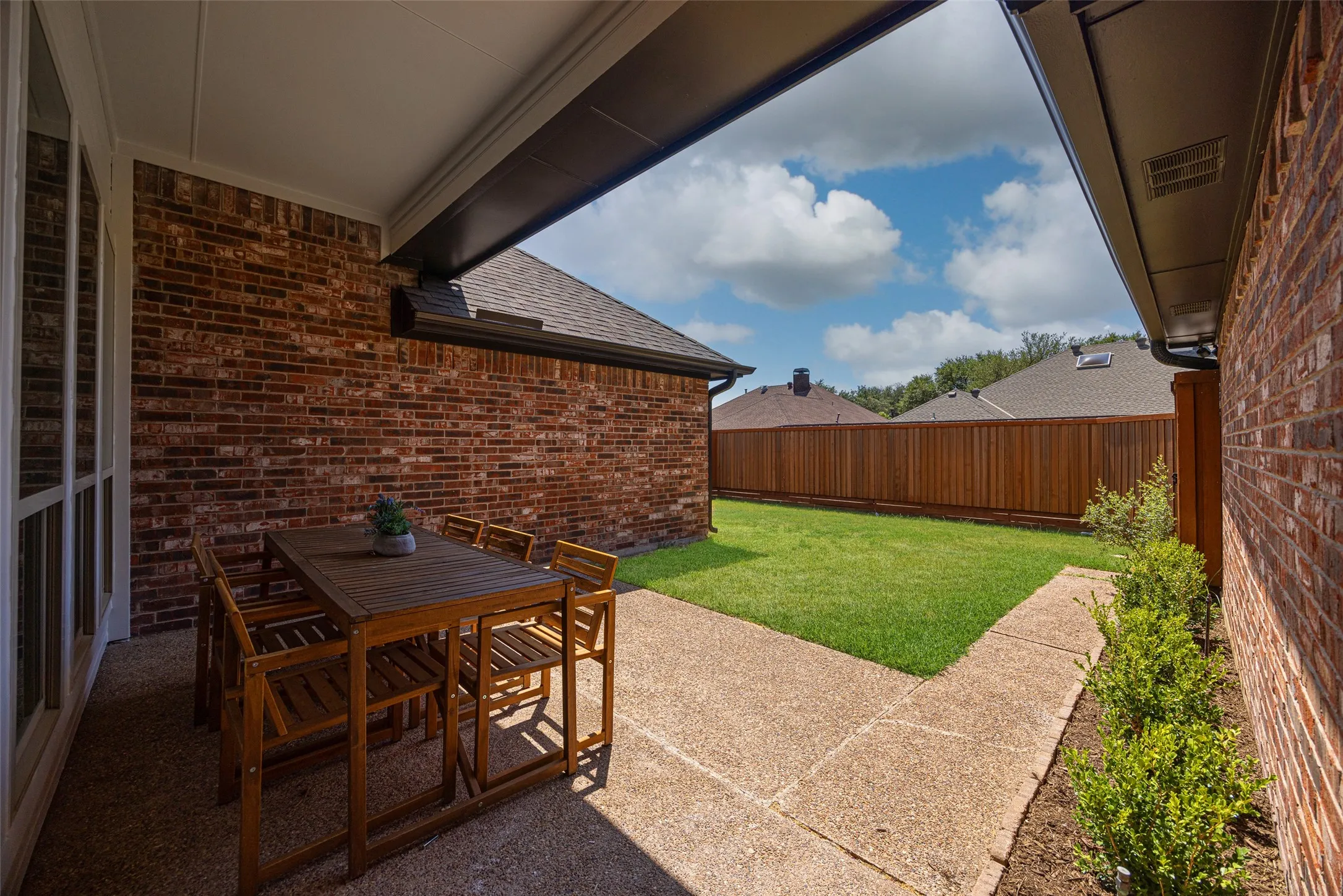 Single Family Residence For Sale in Collin County , 2420 Corby Drive, Plano, Texas 75025, 4 Bedroom, 3 Bathroom, 2 Garage spaces, 2,522 Sqft, built in 1988, mls#21363300, Real Estate Agent in Plano, Homes For Sale in Collin county, Homes For Sale in Plano, Realtor in Plano Texas, Real Estate Brokerage Independent Realty Texas, Luminita Cordes Realtor
