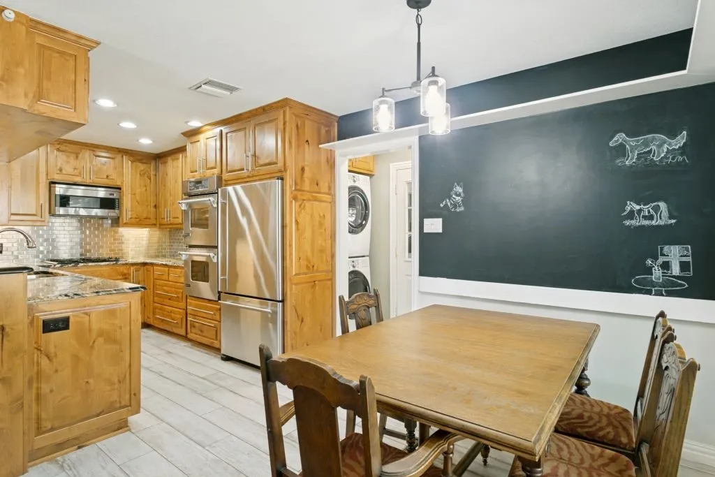 Single Family Residence For Sale in Tarrant County , 409 Brian Drive, Keller, Texas 76248, 3 Bedroom, 2 Bathroom, 2 Garage spaces, 1,503 Sqft, built in 1976, mls#21369936, Real Estate Agent in Keller, Homes For Sale in Tarrant county, Homes For Sale in Keller, Realtor in Keller Texas, Real Estate Brokerage Independent Realty Texas, Luminita Cordes Realtor