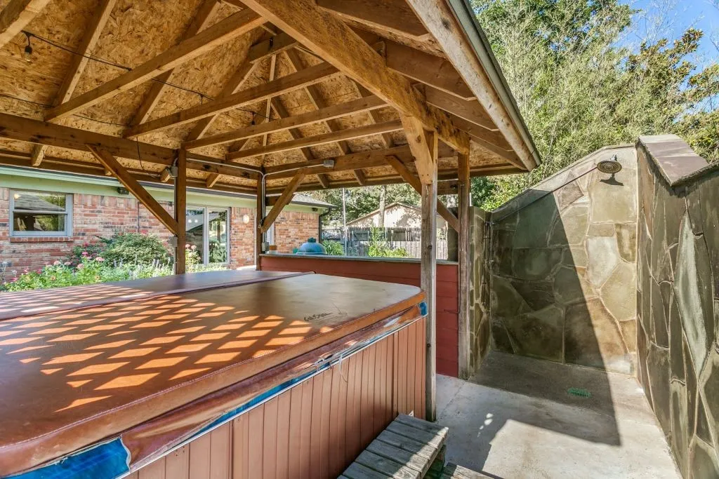 Single Family Residence For Sale in Tarrant County , 409 Brian Drive, Keller, Texas 76248, 3 Bedroom, 2 Bathroom, 2 Garage spaces, 1,503 Sqft, built in 1976, mls#21369936, Real Estate Agent in Keller, Homes For Sale in Tarrant county, Homes For Sale in Keller, Realtor in Keller Texas, Real Estate Brokerage Independent Realty Texas, Luminita Cordes Realtor