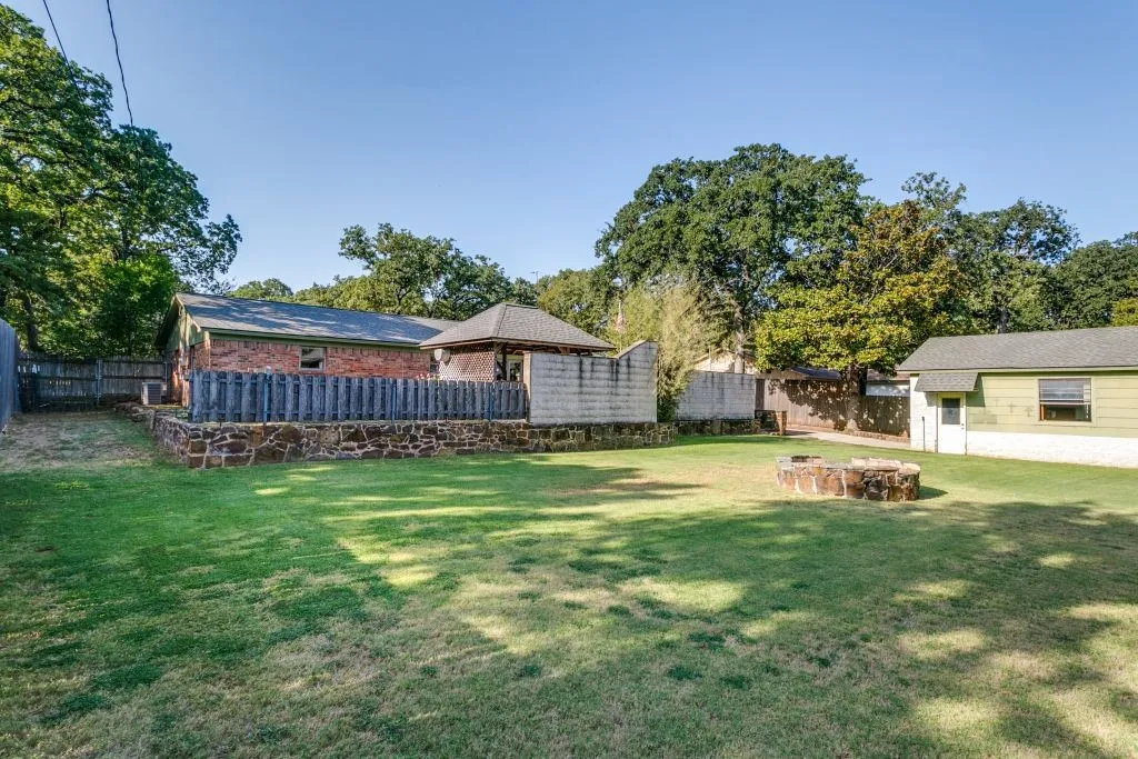 Single Family Residence For Sale in Tarrant County , 409 Brian Drive, Keller, Texas 76248, 3 Bedroom, 2 Bathroom, 2 Garage spaces, 1,503 Sqft, built in 1976, mls#21369936, Real Estate Agent in Keller, Homes For Sale in Tarrant county, Homes For Sale in Keller, Realtor in Keller Texas, Real Estate Brokerage Independent Realty Texas, Luminita Cordes Realtor