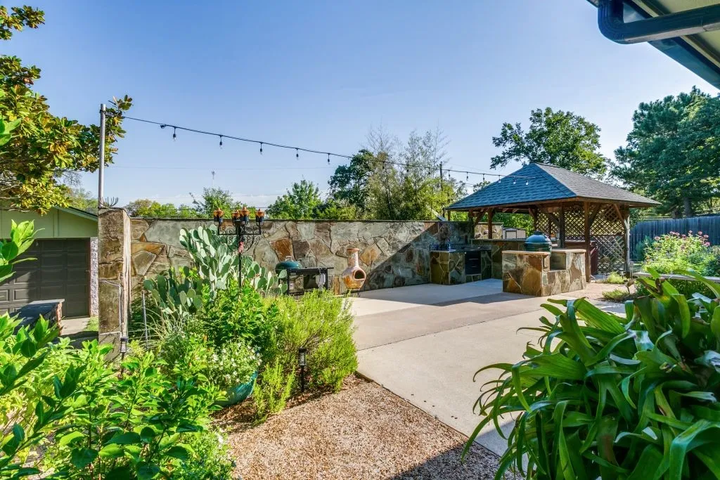 Single Family Residence For Sale in Tarrant County , 409 Brian Drive, Keller, Texas 76248, 3 Bedroom, 2 Bathroom, 2 Garage spaces, 1,503 Sqft, built in 1976, mls#21369936, Real Estate Agent in Keller, Homes For Sale in Tarrant county, Homes For Sale in Keller, Realtor in Keller Texas, Real Estate Brokerage Independent Realty Texas, Luminita Cordes Realtor