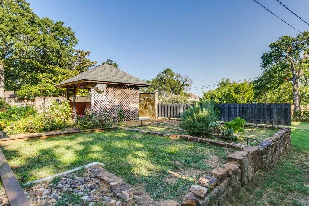 Single Family Residence For Sale in Tarrant County , 409 Brian Drive, Keller, Texas 76248, 3 Bedroom, 2 Bathroom, 2 Garage spaces, 1,503 Sqft, built in 1976, mls#21369936, Real Estate Agent in Keller, Homes For Sale in Tarrant county, Homes For Sale in Keller, Realtor in Keller Texas, Real Estate Brokerage Independent Realty Texas, Luminita Cordes Realtor
