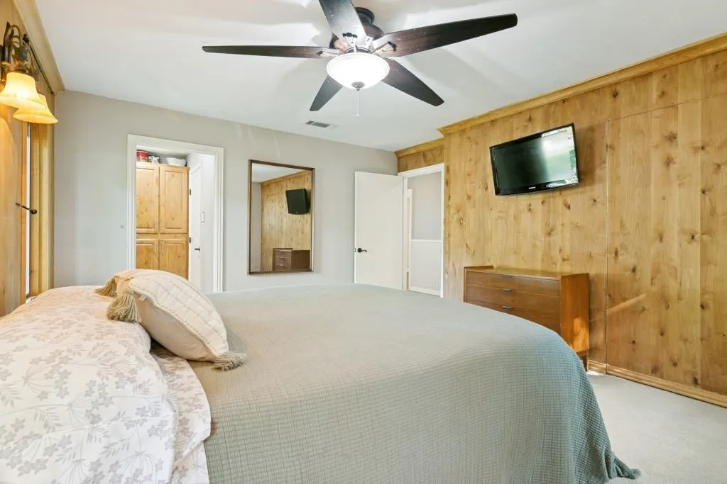 Single Family Residence For Sale in Tarrant County , 409 Brian Drive, Keller, Texas 76248, 3 Bedroom, 2 Bathroom, 2 Garage spaces, 1,503 Sqft, built in 1976, mls#21369936, Real Estate Agent in Keller, Homes For Sale in Tarrant county, Homes For Sale in Keller, Realtor in Keller Texas, Real Estate Brokerage Independent Realty Texas, Luminita Cordes Realtor