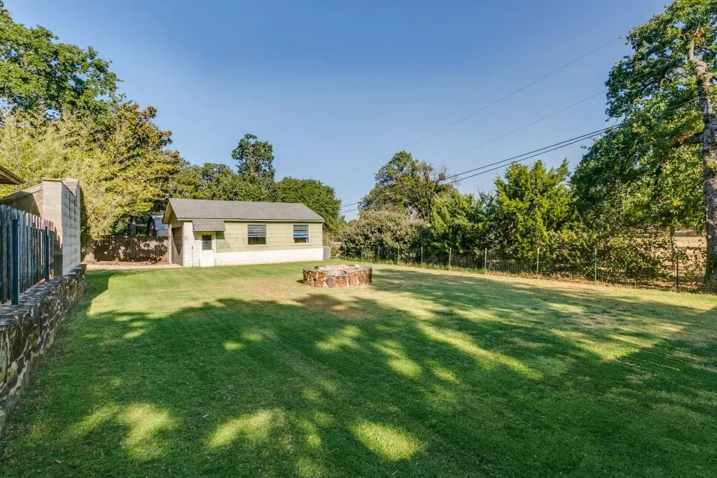 Single Family Residence For Sale in Tarrant County , 409 Brian Drive, Keller, Texas 76248, 3 Bedroom, 2 Bathroom, 2 Garage spaces, 1,503 Sqft, built in 1976, mls#21369936, Real Estate Agent in Keller, Homes For Sale in Tarrant county, Homes For Sale in Keller, Realtor in Keller Texas, Real Estate Brokerage Independent Realty Texas, Luminita Cordes Realtor