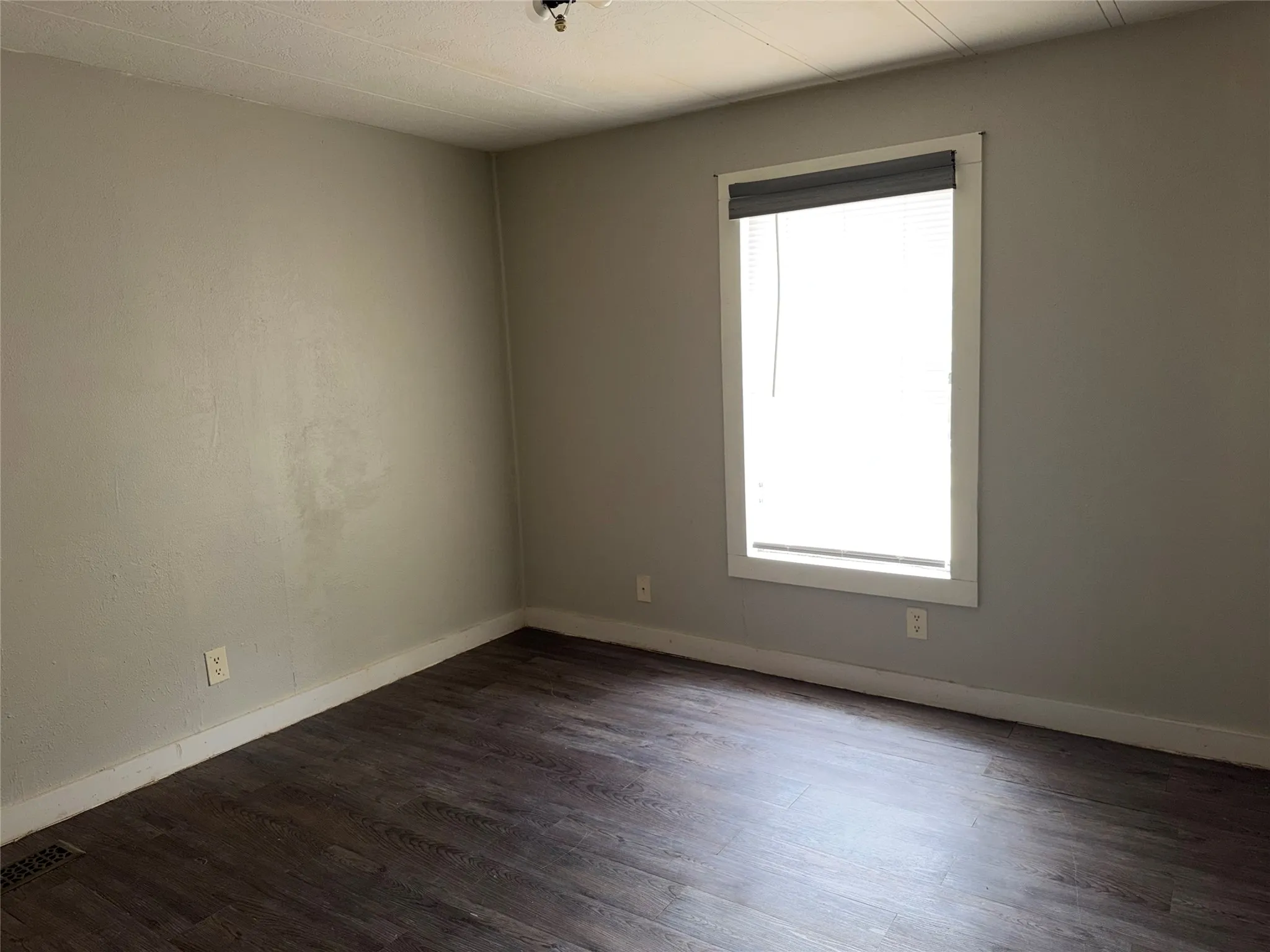 Mobile Home For Rent in Wise County , 613 Private Road 4369, Decatur, Texas 75069, 3 Bedroom, 2 Bathroom, Garage spaces, 2,575 Sqft, built in 1998, mls#21361808, Real Estate Agent in Decatur, Homes For Rent in Wise county, Homes For Rent in Decatur, Realtor in Decatur Texas, Real Estate Brokerage Independent Realty Texas, Luminita Cordes Realtor