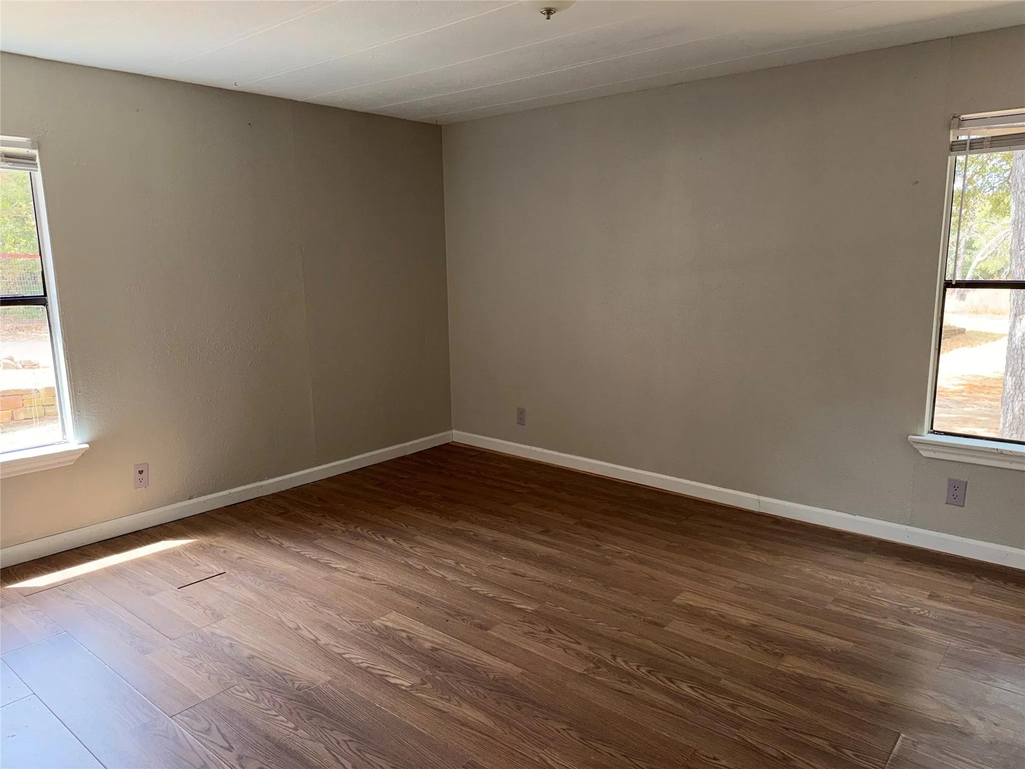 Mobile Home For Rent in Wise County , 613 Private Road 4369, Decatur, Texas 75069, 3 Bedroom, 2 Bathroom, Garage spaces, 2,575 Sqft, built in 1998, mls#21361808, Real Estate Agent in Decatur, Homes For Rent in Wise county, Homes For Rent in Decatur, Realtor in Decatur Texas, Real Estate Brokerage Independent Realty Texas, Luminita Cordes Realtor