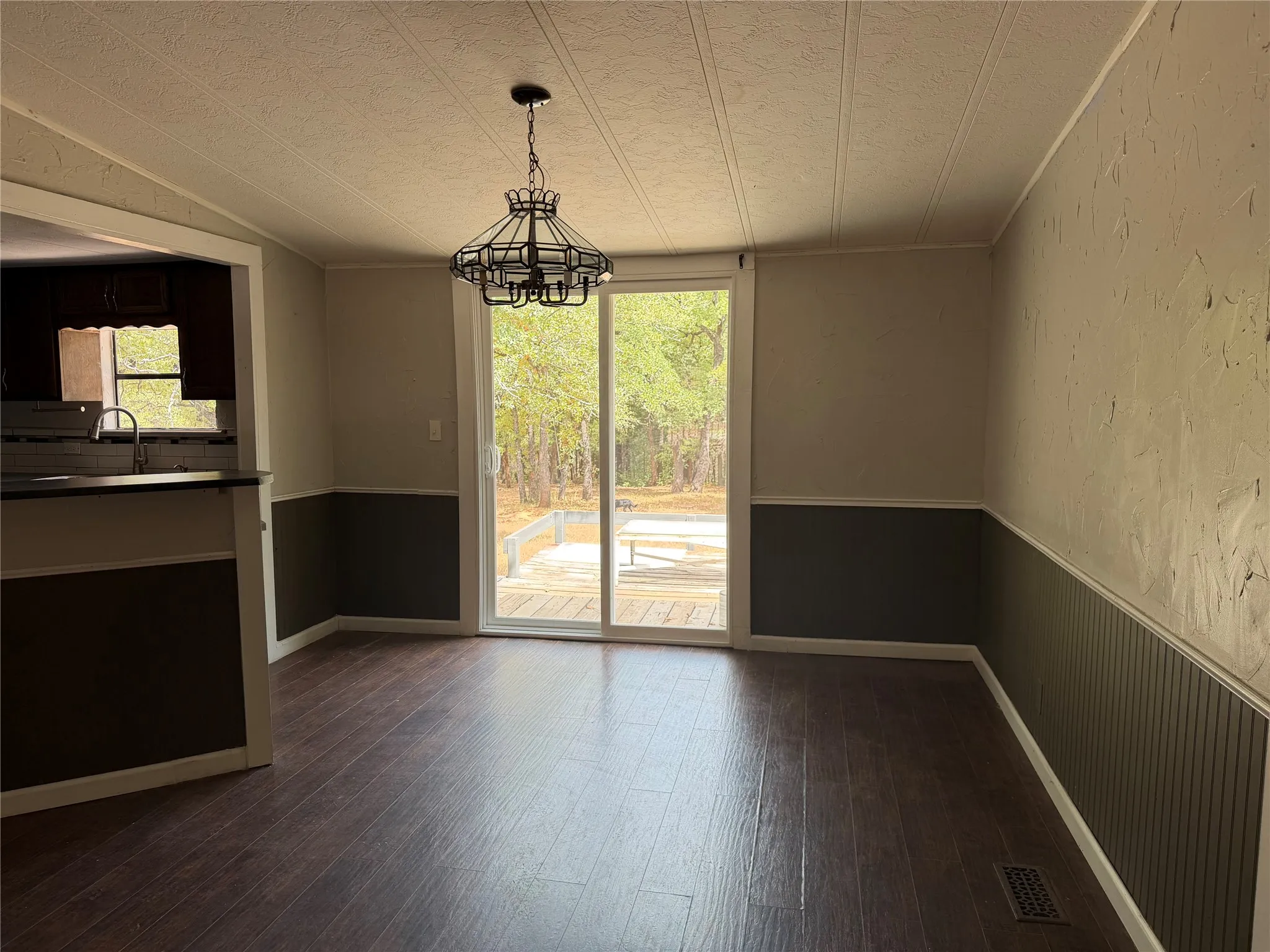 Mobile Home For Rent in Wise County , 613 Private Road 4369, Decatur, Texas 75069, 3 Bedroom, 2 Bathroom, Garage spaces, 2,575 Sqft, built in 1998, mls#21361808, Real Estate Agent in Decatur, Homes For Rent in Wise county, Homes For Rent in Decatur, Realtor in Decatur Texas, Real Estate Brokerage Independent Realty Texas, Luminita Cordes Realtor