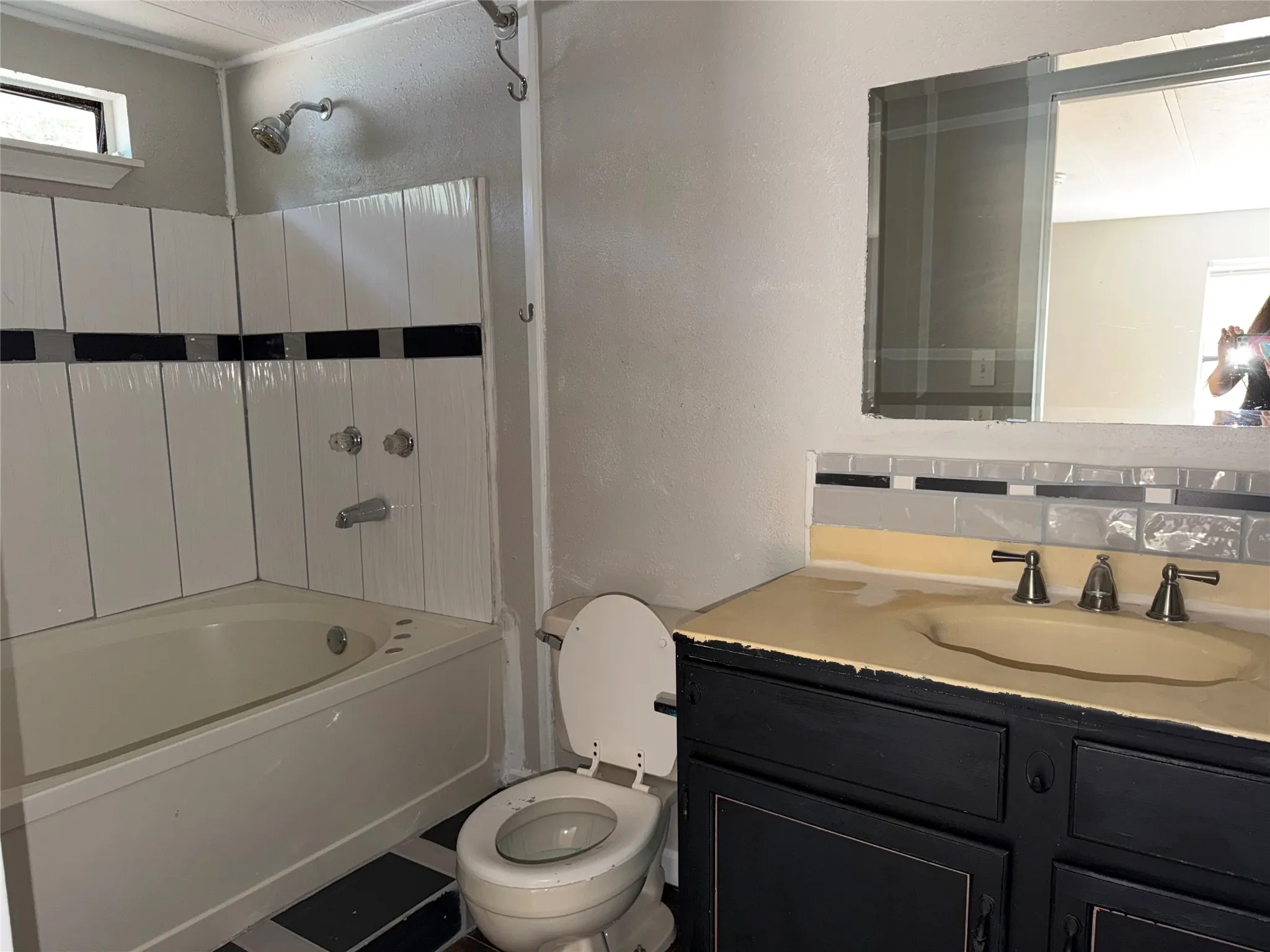 Mobile Home For Rent in Wise County , 613 Private Road 4369, Decatur, Texas 75069, 3 Bedroom, 2 Bathroom, Garage spaces, 2,575 Sqft, built in 1998, mls#21361808, Real Estate Agent in Decatur, Homes For Rent in Wise county, Homes For Rent in Decatur, Realtor in Decatur Texas, Real Estate Brokerage Independent Realty Texas, Luminita Cordes Realtor
