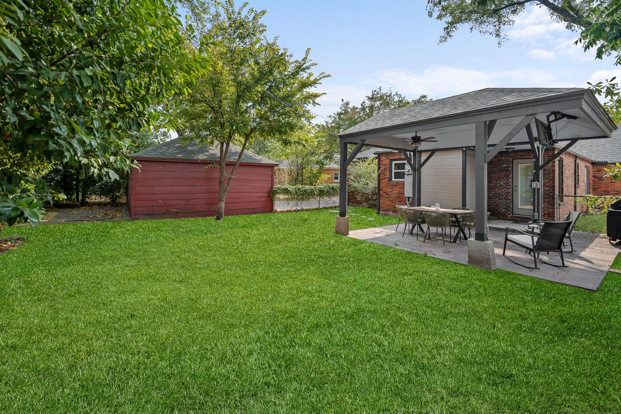 Single Family Residence For Sale in Tarrant County , 1116 Bonnie Brae Avenue, Fort Worth, Texas 76111, 3 Bedroom, 2 Bathroom, 2 Garage spaces, 1,491 Sqft, built in 1941, mls#21369938, Real Estate Agent in Fort Worth, Homes For Sale in Tarrant county, Homes For Sale in Fort Worth, Realtor in Fort Worth Texas, Real Estate Brokerage Independent Realty Texas, Luminita Cordes Realtor