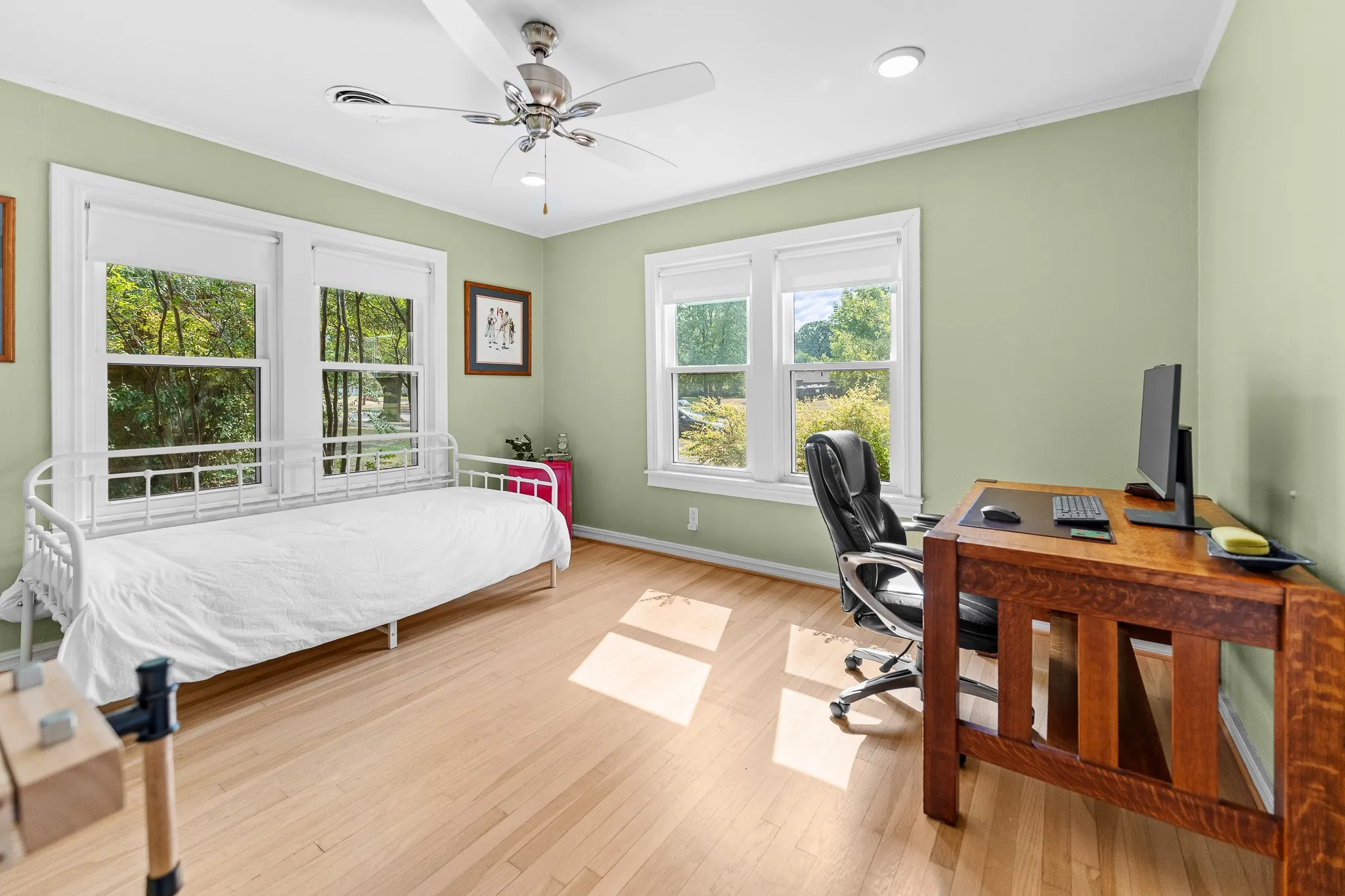 Single Family Residence For Sale in Tarrant County , 1116 Bonnie Brae Avenue, Fort Worth, Texas 76111, 3 Bedroom, 2 Bathroom, 2 Garage spaces, 1,491 Sqft, built in 1941, mls#21369938, Real Estate Agent in Fort Worth, Homes For Sale in Tarrant county, Homes For Sale in Fort Worth, Realtor in Fort Worth Texas, Real Estate Brokerage Independent Realty Texas, Luminita Cordes Realtor