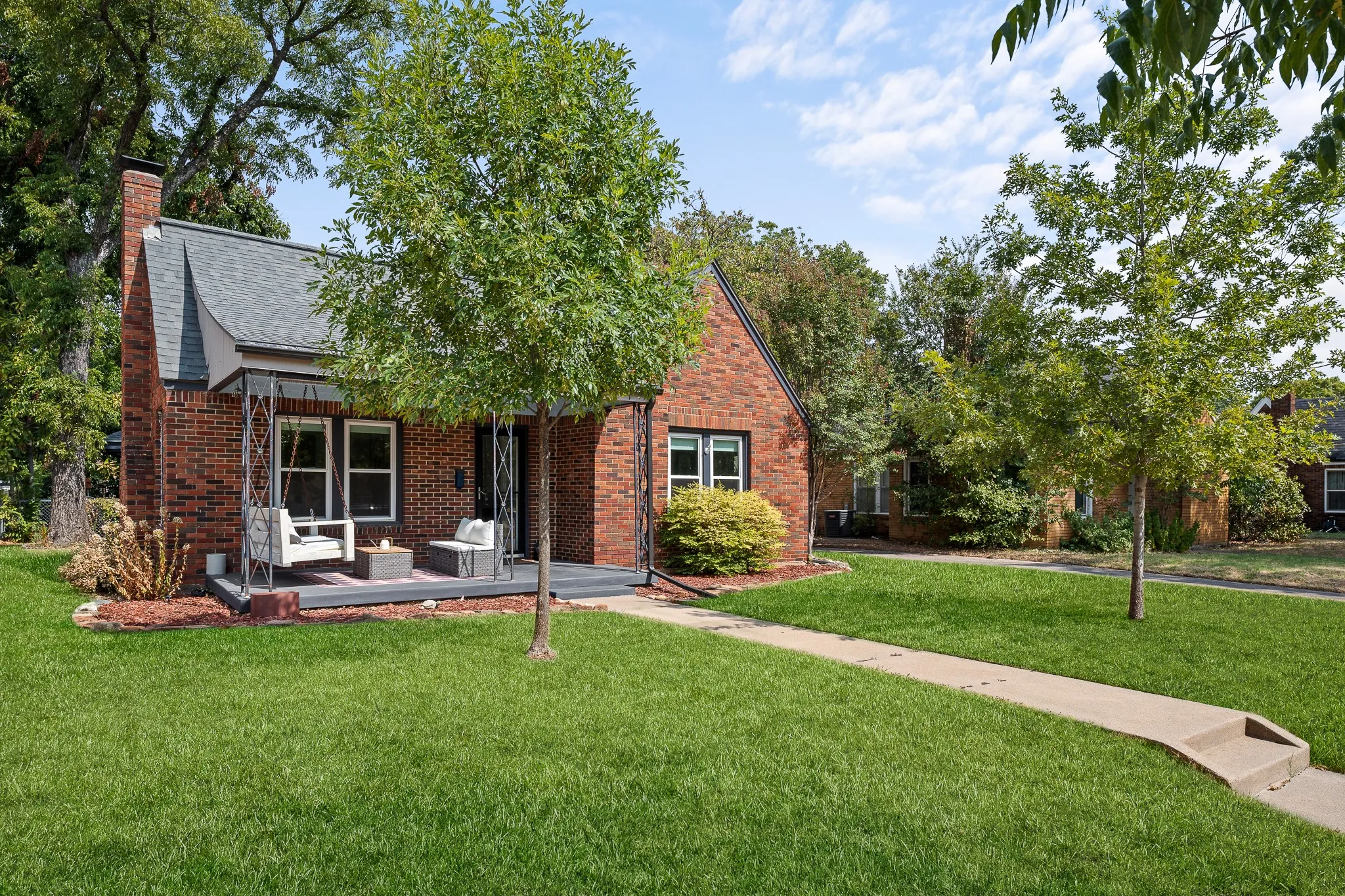 Single Family Residence For Sale in Tarrant County , 1116 Bonnie Brae Avenue, Fort Worth, Texas 76111, 3 Bedroom, 2 Bathroom, 2 Garage spaces, 1,491 Sqft, built in 1941, mls#21369938, Real Estate Agent in Fort Worth, Homes For Sale in Tarrant county, Homes For Sale in Fort Worth, Realtor in Fort Worth Texas, Real Estate Brokerage Independent Realty Texas, Luminita Cordes Realtor