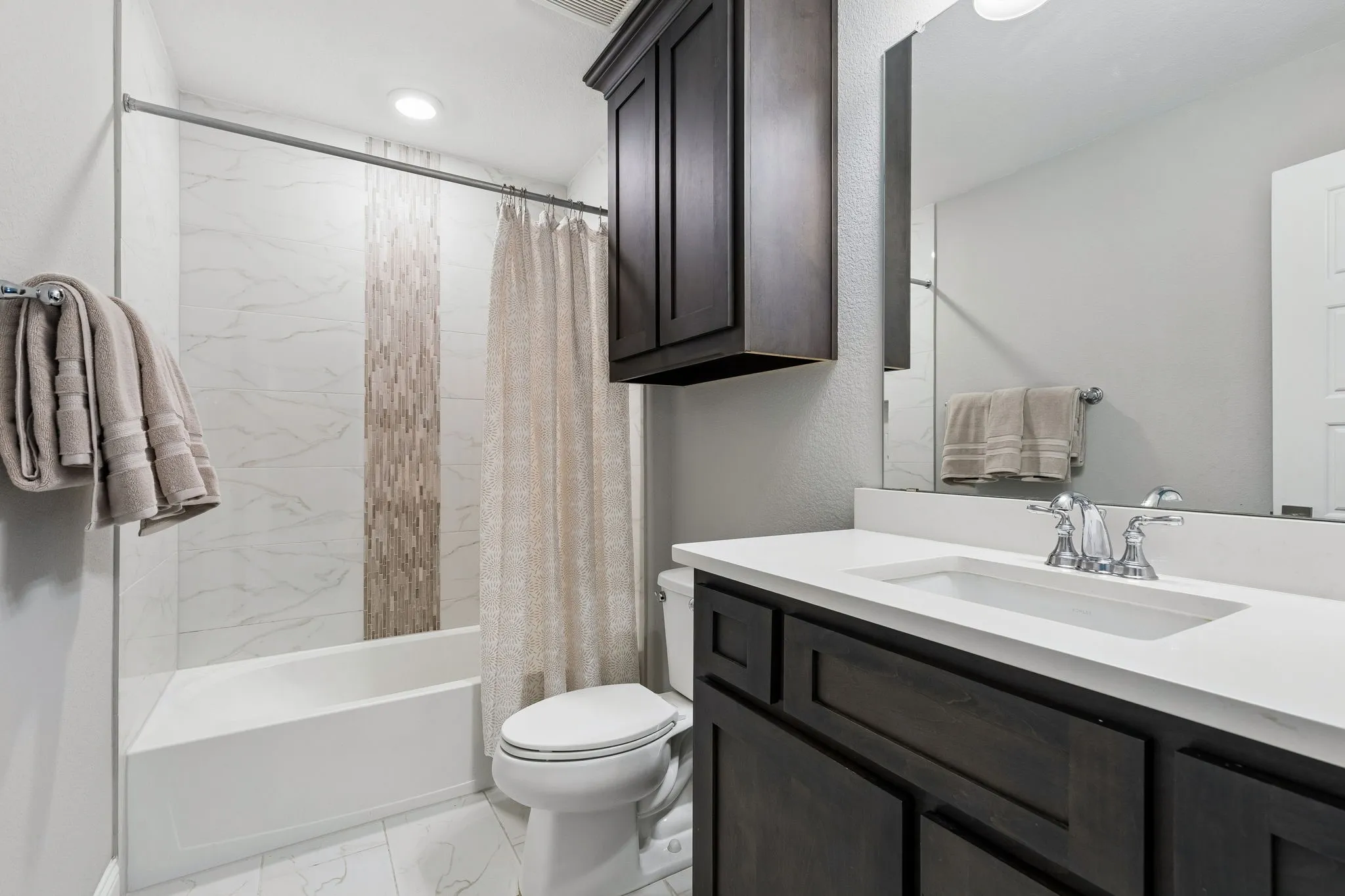 Full bath upstiars