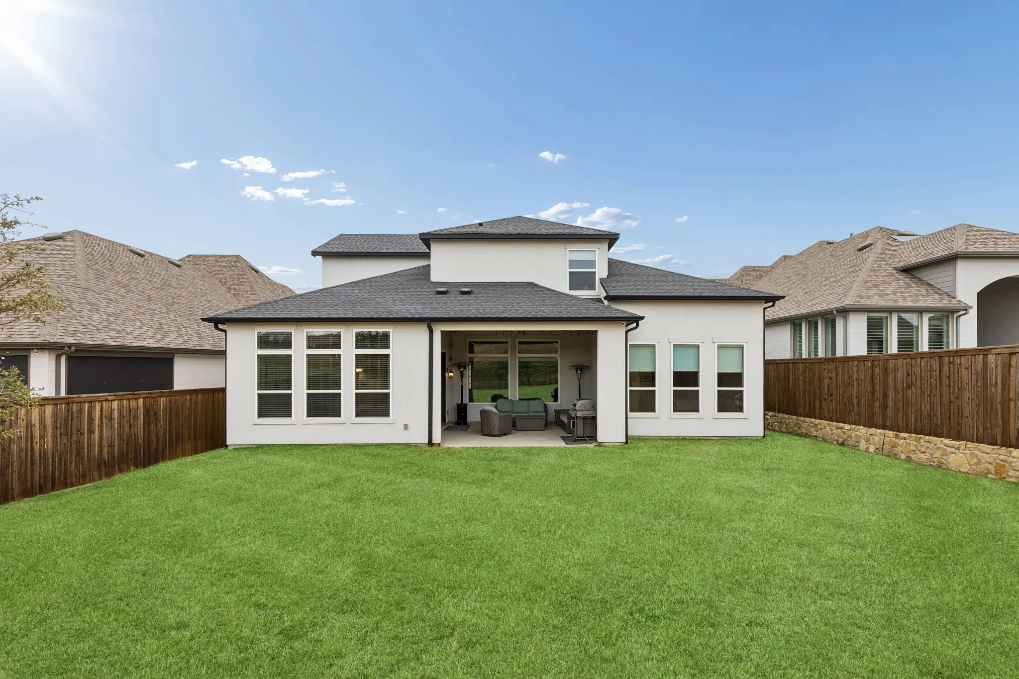 Large back yard with no neighbors behind
