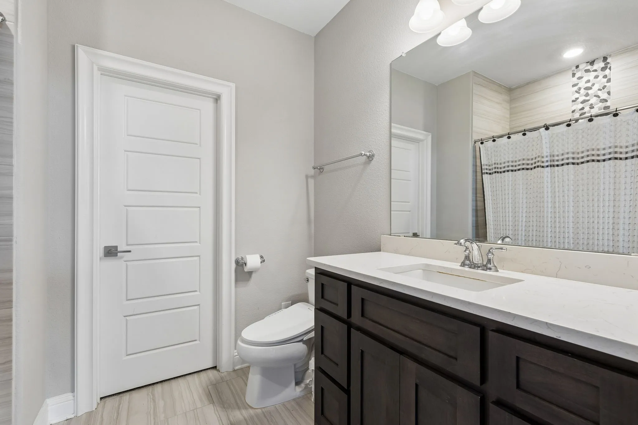 Ensuite bath upstairs