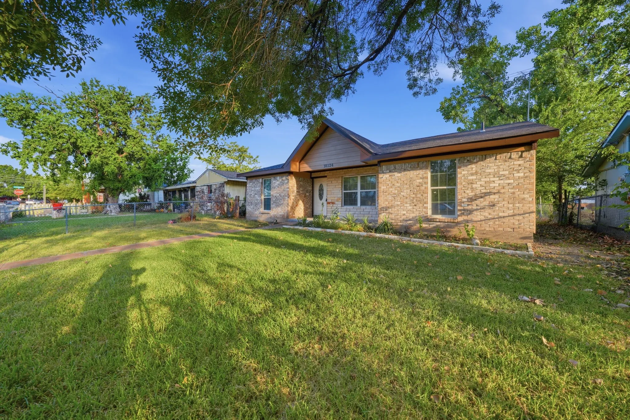Single Family Residence For Rent in Dallas County , 10124 Shayna Drive, Dallas, Texas 75217, 4 Bedroom, 2 Bathroom, Garage spaces, 1,378 Sqft, built in 1971, mls#21369953, Real Estate Agent in Dallas, Homes For Rent in Dallas county, Homes For Rent in Dallas, Realtor in Dallas Texas, Real Estate Brokerage Independent Realty Texas, Luminita Cordes Realtor