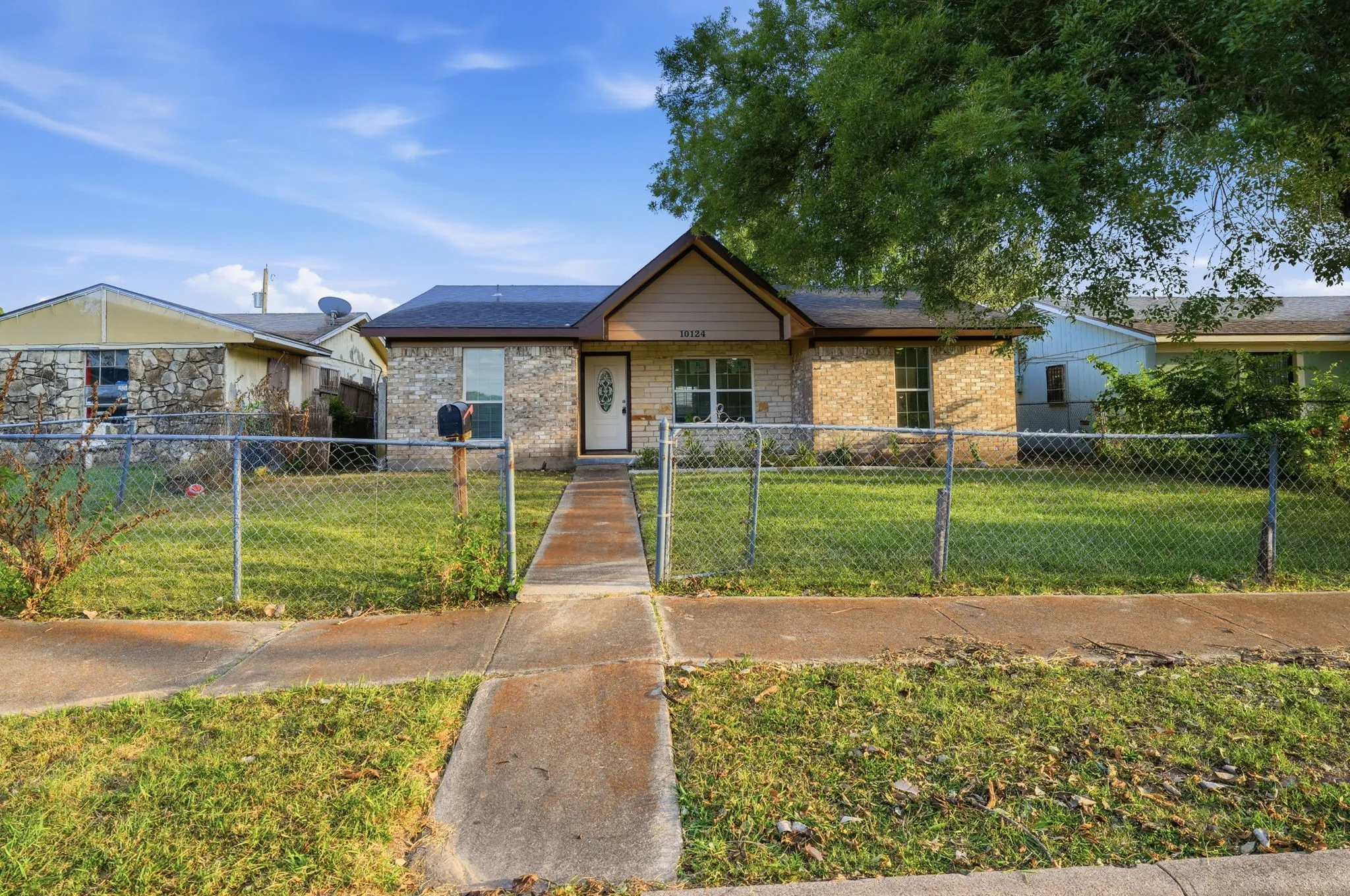 Single Family Residence For Rent in Dallas County , 10124 Shayna Drive, Dallas, Texas 75217, 4 Bedroom, 2 Bathroom, Garage spaces, 1,378 Sqft, built in 1971, mls#21369953, Real Estate Agent in Dallas, Homes For Rent in Dallas county, Homes For Rent in Dallas, Realtor in Dallas Texas, Real Estate Brokerage Independent Realty Texas, Luminita Cordes Realtor