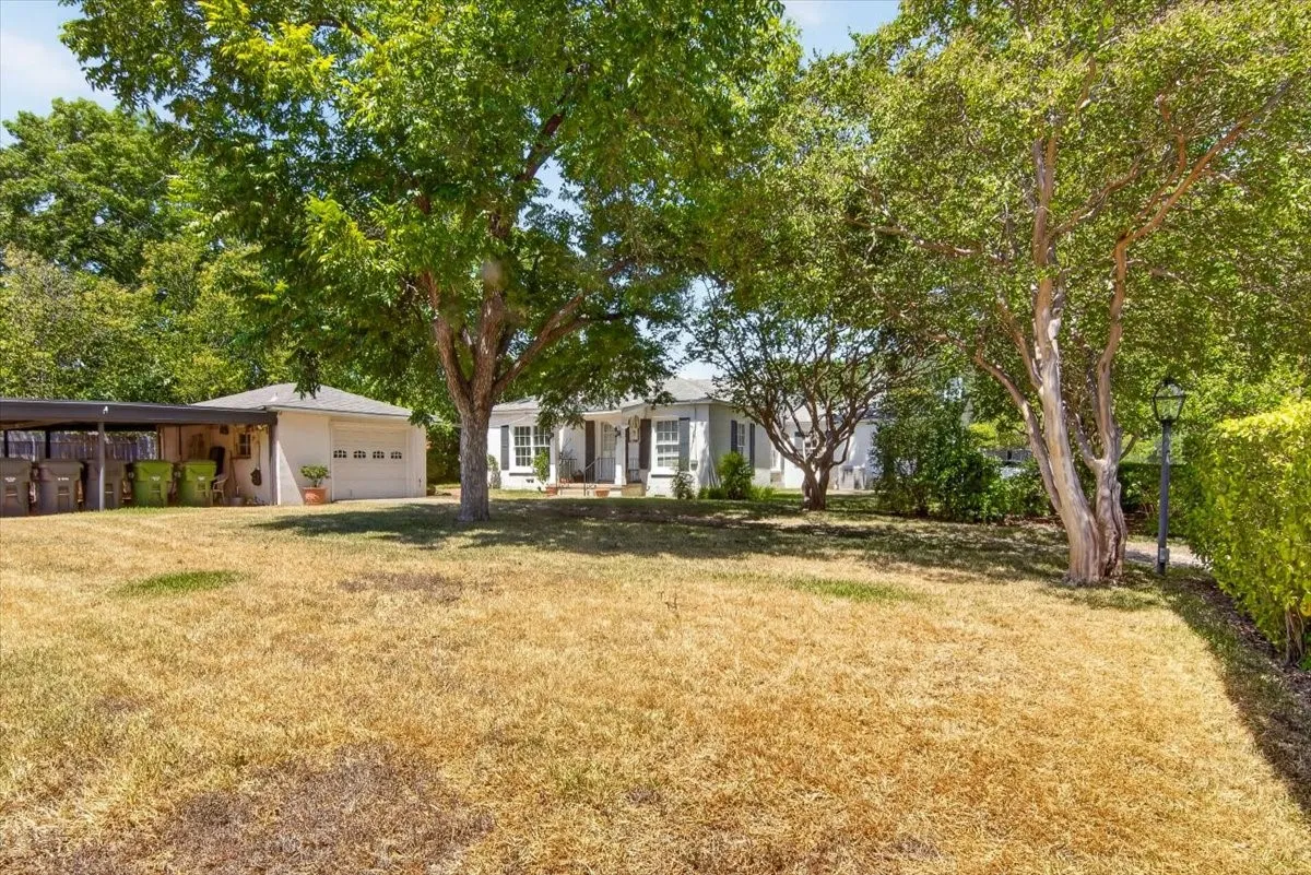 Single Family Residence For Sale in Mc Lennan County , 600 N 33 Road, Waco, Texas 76707, 3 Bedroom, 2 Bathroom, 2 Garage spaces, 1,658 Sqft, built in 1949, mls#21366723, Real Estate Agent in Waco, Homes For Sale in Mc Lennan county, Homes For Sale in Waco, Realtor in Waco Texas, Real Estate Brokerage Independent Realty Texas, Luminita Cordes Realtor