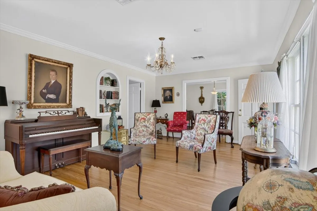 Single Family Residence For Sale in Mc Lennan County , 600 N 33 Road, Waco, Texas 76707, 3 Bedroom, 2 Bathroom, 2 Garage spaces, 1,658 Sqft, built in 1949, mls#21366723, Real Estate Agent in Waco, Homes For Sale in Mc Lennan county, Homes For Sale in Waco, Realtor in Waco Texas, Real Estate Brokerage Independent Realty Texas, Luminita Cordes Realtor