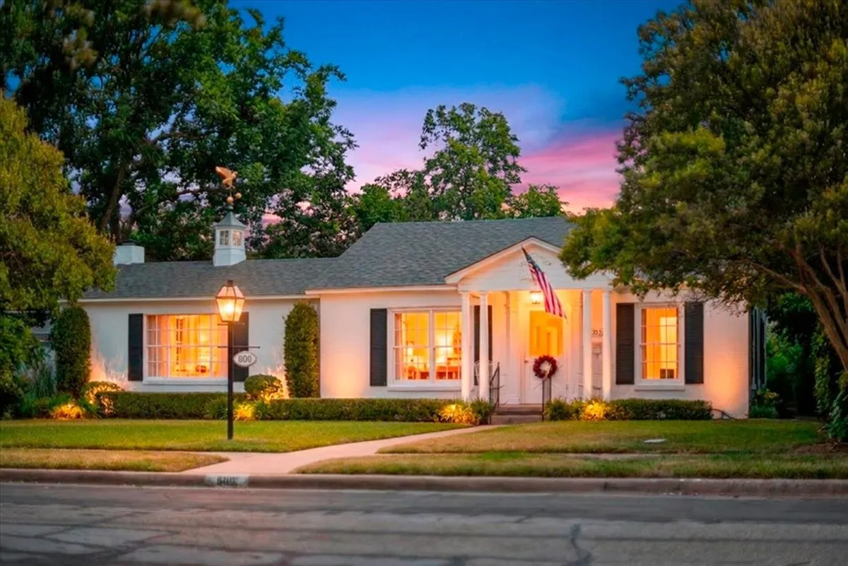 Single Family Residence For Sale in Mc Lennan County , 600 N 33 Road, Waco, Texas 76707, 3 Bedroom, 2 Bathroom, 2 Garage spaces, 1,658 Sqft, built in 1949, mls#21366723, Real Estate Agent in Waco, Homes For Sale in Mc Lennan county, Homes For Sale in Waco, Realtor in Waco Texas, Real Estate Brokerage Independent Realty Texas, Luminita Cordes Realtor