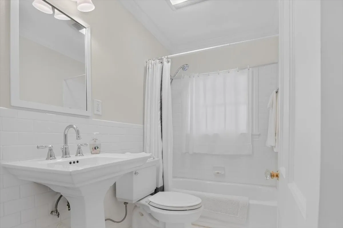 Single Family Residence For Sale in Mc Lennan County , 600 N 33 Road, Waco, Texas 76707, 3 Bedroom, 2 Bathroom, 2 Garage spaces, 1,658 Sqft, built in 1949, mls#21366723, Real Estate Agent in Waco, Homes For Sale in Mc Lennan county, Homes For Sale in Waco, Realtor in Waco Texas, Real Estate Brokerage Independent Realty Texas, Luminita Cordes Realtor