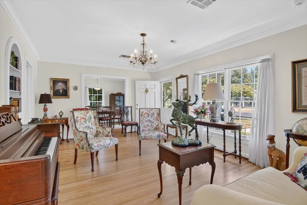 Single Family Residence For Sale in Mc Lennan County , 600 N 33 Road, Waco, Texas 76707, 3 Bedroom, 2 Bathroom, 2 Garage spaces, 1,658 Sqft, built in 1949, mls#21366723, Real Estate Agent in Waco, Homes For Sale in Mc Lennan county, Homes For Sale in Waco, Realtor in Waco Texas, Real Estate Brokerage Independent Realty Texas, Luminita Cordes Realtor