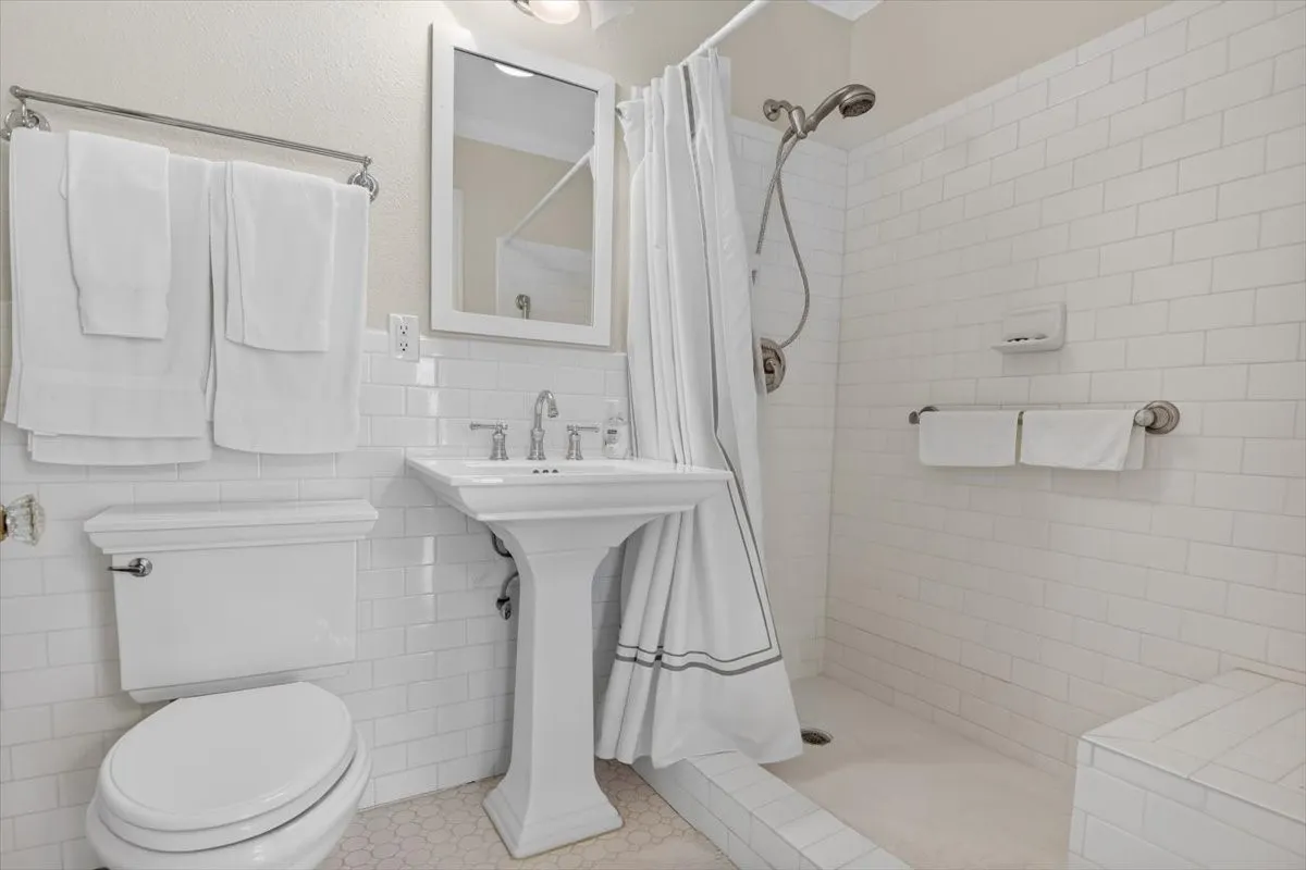 Single Family Residence For Sale in Mc Lennan County , 600 N 33 Road, Waco, Texas 76707, 3 Bedroom, 2 Bathroom, 2 Garage spaces, 1,658 Sqft, built in 1949, mls#21366723, Real Estate Agent in Waco, Homes For Sale in Mc Lennan county, Homes For Sale in Waco, Realtor in Waco Texas, Real Estate Brokerage Independent Realty Texas, Luminita Cordes Realtor