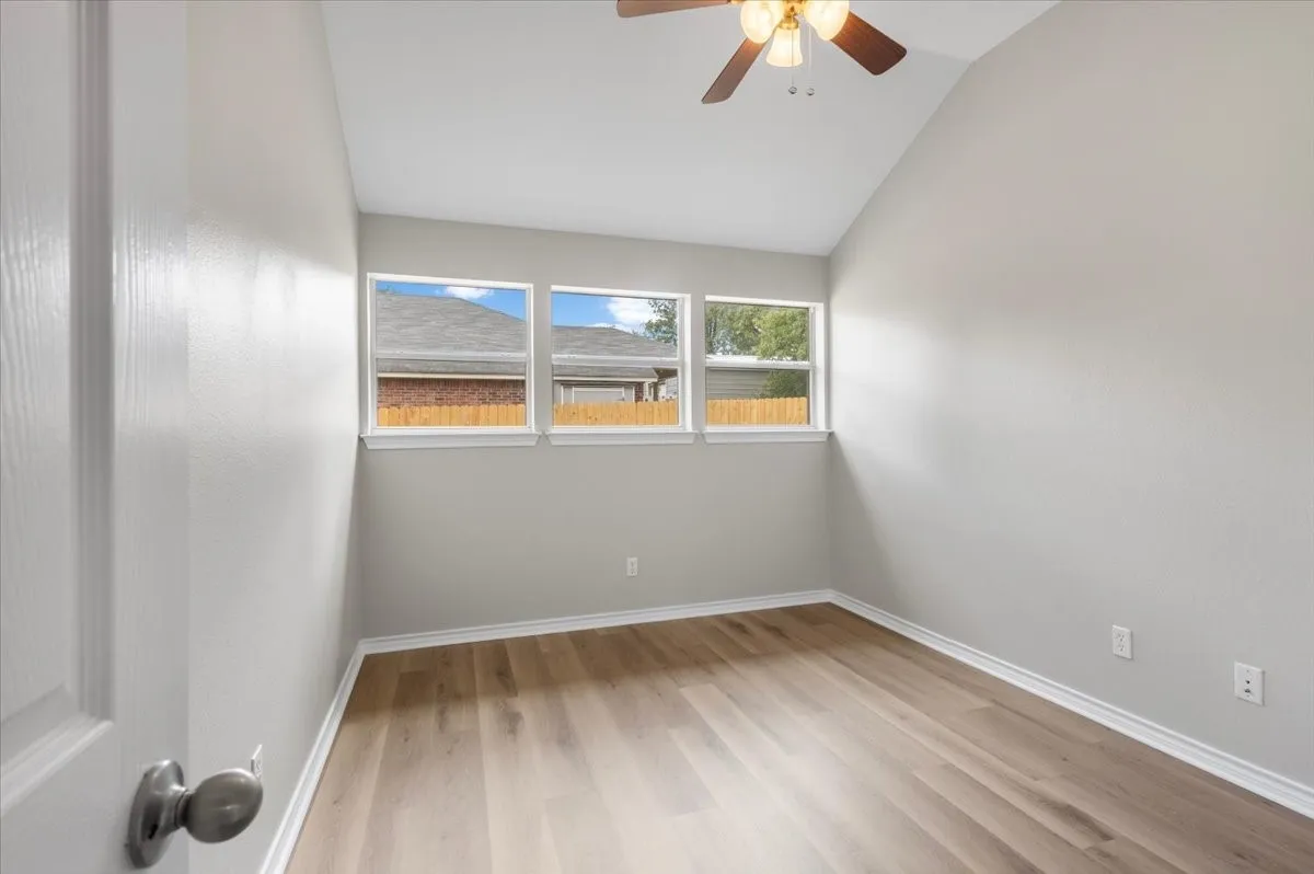 Single Family Residence For Sale in Smith County , 386 Molly Lane, Lindale, Texas 75771, 4 Bedroom, 2 Bathroom, 2 Garage spaces, 1,854 Sqft, built in 2007, mls#21369957, Real Estate Agent in Lindale, Homes For Sale in Smith county, Homes For Sale in Lindale, Realtor in Lindale Texas, Real Estate Brokerage Independent Realty Texas, Luminita Cordes Realtor