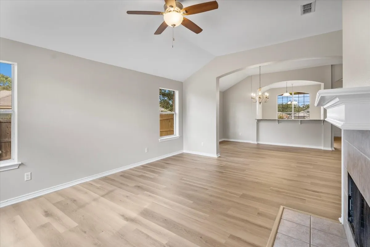 Single Family Residence For Sale in Smith County , 386 Molly Lane, Lindale, Texas 75771, 4 Bedroom, 2 Bathroom, 2 Garage spaces, 1,854 Sqft, built in 2007, mls#21369957, Real Estate Agent in Lindale, Homes For Sale in Smith county, Homes For Sale in Lindale, Realtor in Lindale Texas, Real Estate Brokerage Independent Realty Texas, Luminita Cordes Realtor