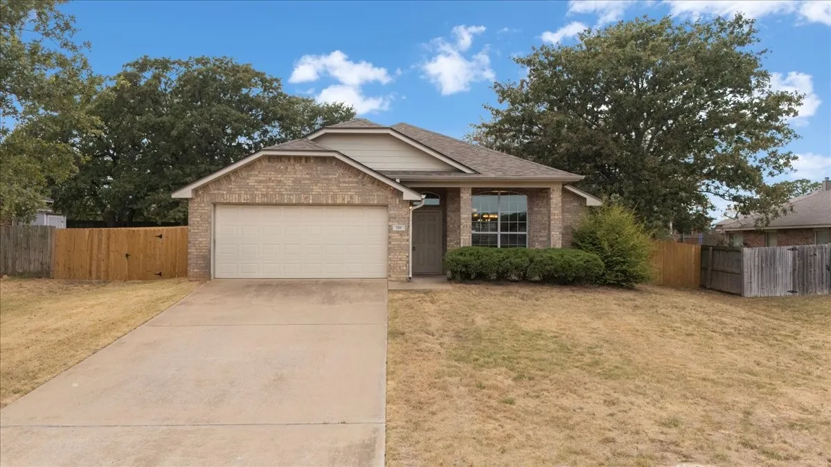 Single Family Residence For Sale in Smith County , 386 Molly Lane, Lindale, Texas 75771, 4 Bedroom, 2 Bathroom, 2 Garage spaces, 1,854 Sqft, built in 2007, mls#21369957, Real Estate Agent in Lindale, Homes For Sale in Smith county, Homes For Sale in Lindale, Realtor in Lindale Texas, Real Estate Brokerage Independent Realty Texas, Luminita Cordes Realtor