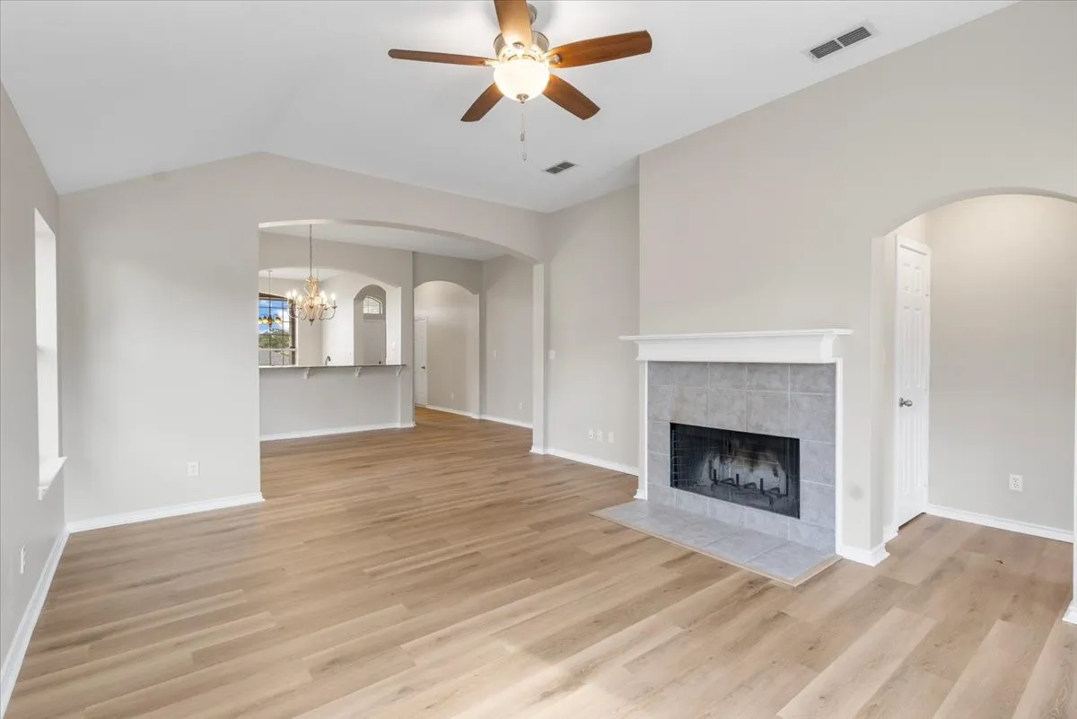 Single Family Residence For Sale in Smith County , 386 Molly Lane, Lindale, Texas 75771, 4 Bedroom, 2 Bathroom, 2 Garage spaces, 1,854 Sqft, built in 2007, mls#21369957, Real Estate Agent in Lindale, Homes For Sale in Smith county, Homes For Sale in Lindale, Realtor in Lindale Texas, Real Estate Brokerage Independent Realty Texas, Luminita Cordes Realtor