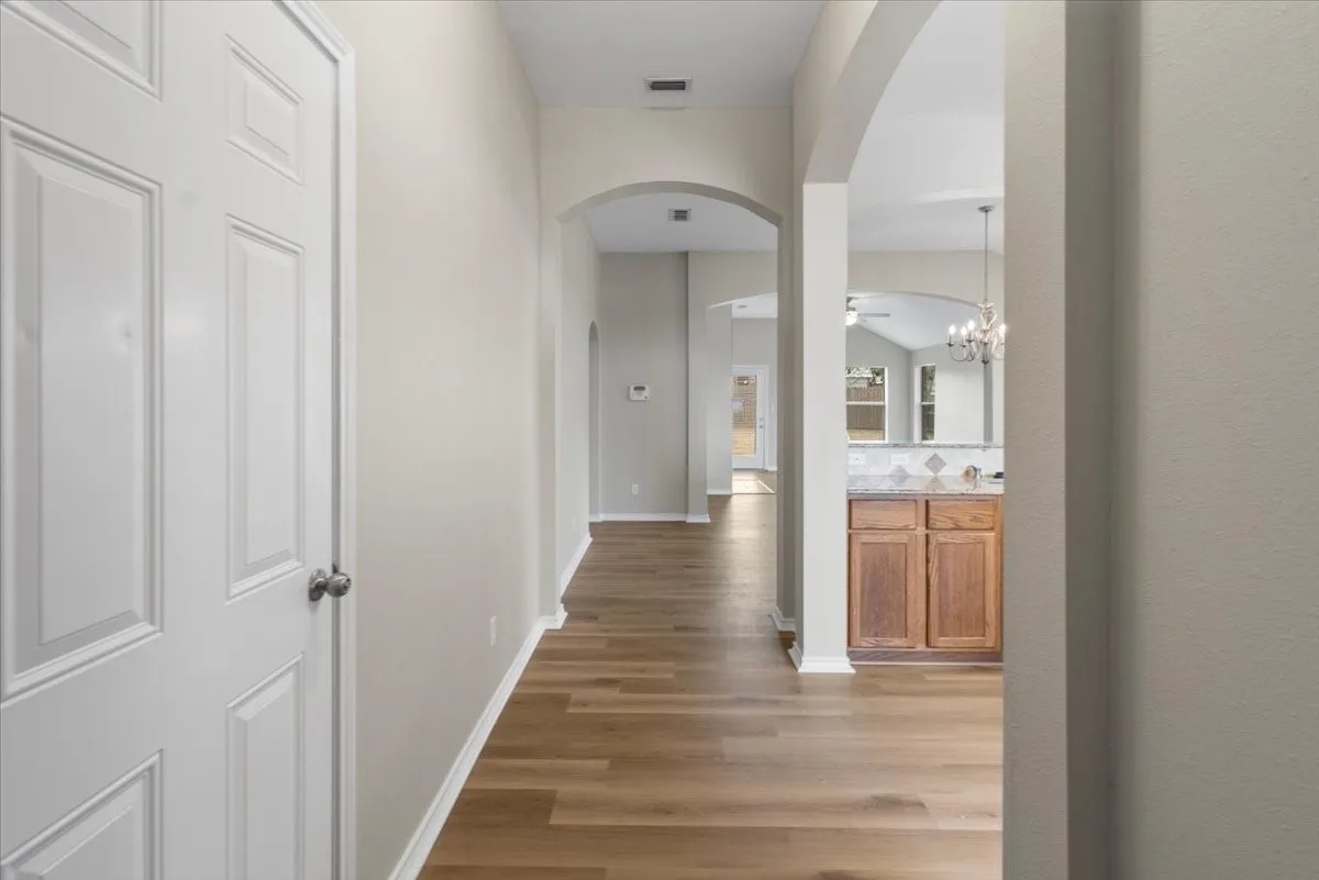 Single Family Residence For Sale in Smith County , 386 Molly Lane, Lindale, Texas 75771, 4 Bedroom, 2 Bathroom, 2 Garage spaces, 1,854 Sqft, built in 2007, mls#21369957, Real Estate Agent in Lindale, Homes For Sale in Smith county, Homes For Sale in Lindale, Realtor in Lindale Texas, Real Estate Brokerage Independent Realty Texas, Luminita Cordes Realtor