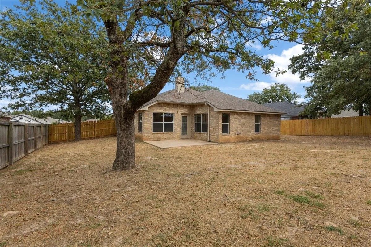 Single Family Residence For Sale in Smith County , 386 Molly Lane, Lindale, Texas 75771, 4 Bedroom, 2 Bathroom, 2 Garage spaces, 1,854 Sqft, built in 2007, mls#21369957, Real Estate Agent in Lindale, Homes For Sale in Smith county, Homes For Sale in Lindale, Realtor in Lindale Texas, Real Estate Brokerage Independent Realty Texas, Luminita Cordes Realtor