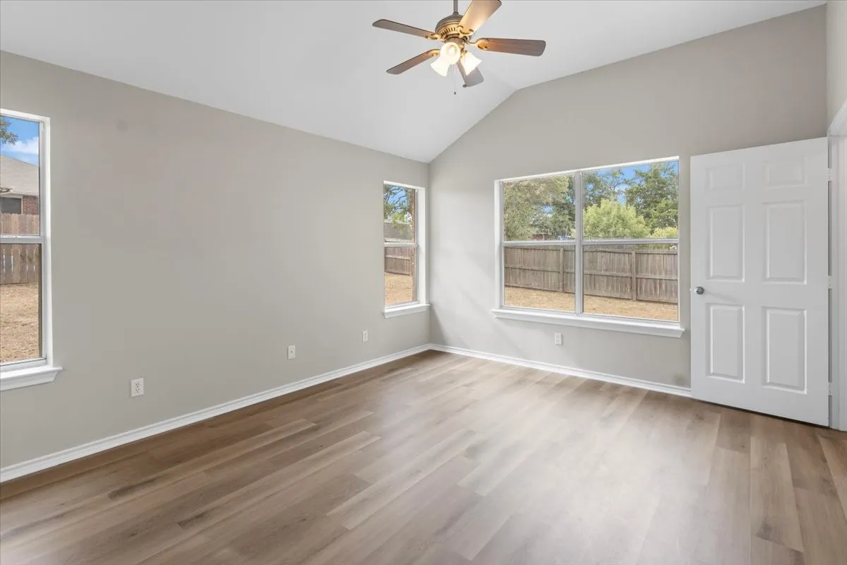 Single Family Residence For Sale in Smith County , 386 Molly Lane, Lindale, Texas 75771, 4 Bedroom, 2 Bathroom, 2 Garage spaces, 1,854 Sqft, built in 2007, mls#21369957, Real Estate Agent in Lindale, Homes For Sale in Smith county, Homes For Sale in Lindale, Realtor in Lindale Texas, Real Estate Brokerage Independent Realty Texas, Luminita Cordes Realtor