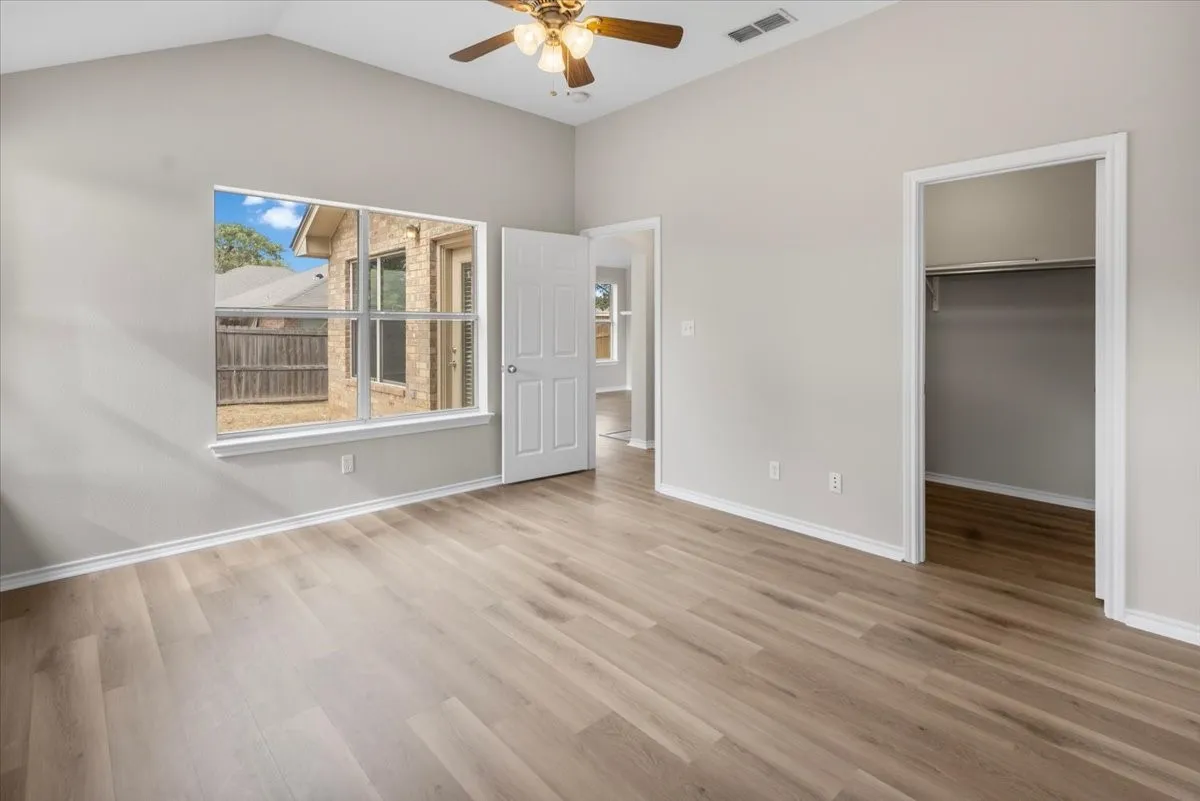 Single Family Residence For Sale in Smith County , 386 Molly Lane, Lindale, Texas 75771, 4 Bedroom, 2 Bathroom, 2 Garage spaces, 1,854 Sqft, built in 2007, mls#21369957, Real Estate Agent in Lindale, Homes For Sale in Smith county, Homes For Sale in Lindale, Realtor in Lindale Texas, Real Estate Brokerage Independent Realty Texas, Luminita Cordes Realtor