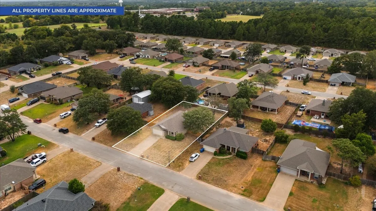 Single Family Residence For Sale in Smith County , 386 Molly Lane, Lindale, Texas 75771, 4 Bedroom, 2 Bathroom, 2 Garage spaces, 1,854 Sqft, built in 2007, mls#21369957, Real Estate Agent in Lindale, Homes For Sale in Smith county, Homes For Sale in Lindale, Realtor in Lindale Texas, Real Estate Brokerage Independent Realty Texas, Luminita Cordes Realtor