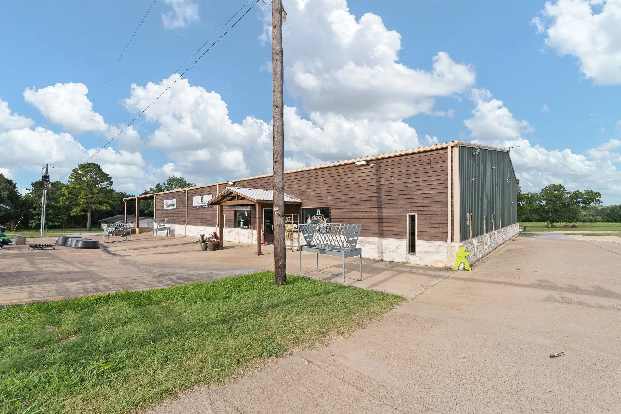 Retail For Sale in Johnson County , 6100 S Interstate 35W W, Alvarado, Texas 76009, 0, 0, Garage spaces, 0 Sqft, built in 1999, mls#21369918, Real Estate Agent in Alvarado, Homes For Sale in Johnson county, Homes For Sale in Alvarado, Realtor in Alvarado Texas, Real Estate Brokerage Independent Realty Texas, Luminita Cordes Realtor