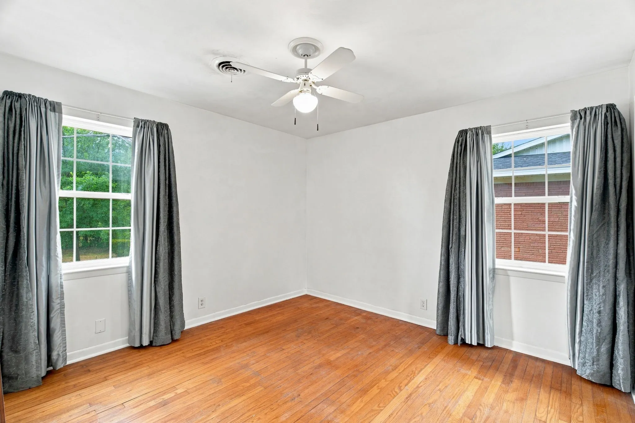 Bedroom of 300 Parkwood Place, Lewisville, TX in Lakeland Terrace