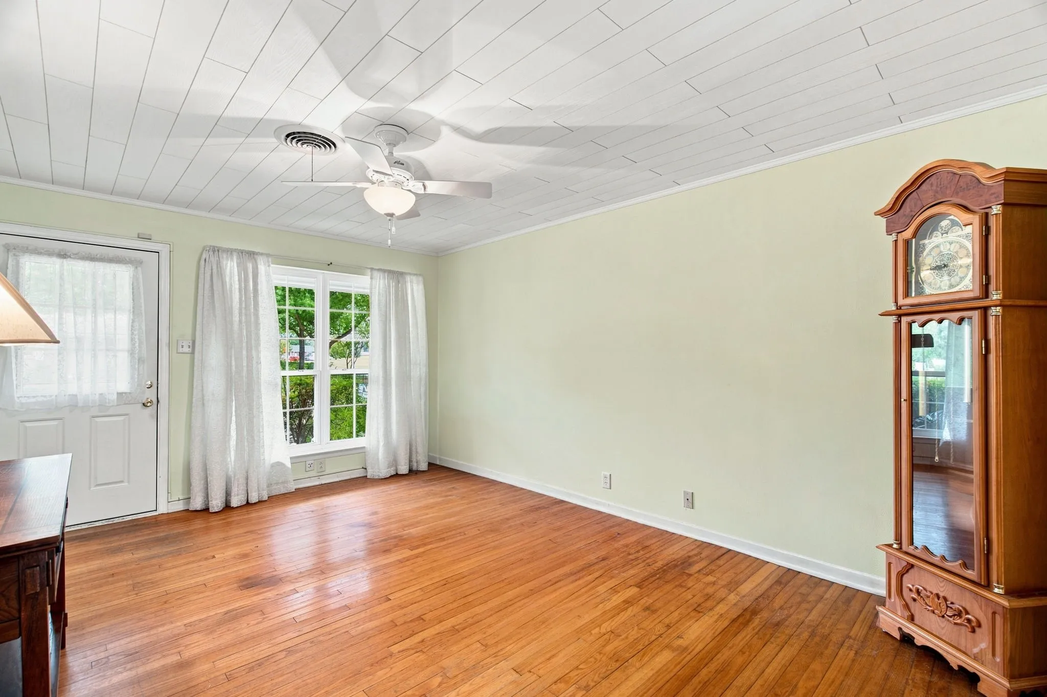 Living room of 300 Parkwood Place, Lewisville, TX in Lakeland Terrace
