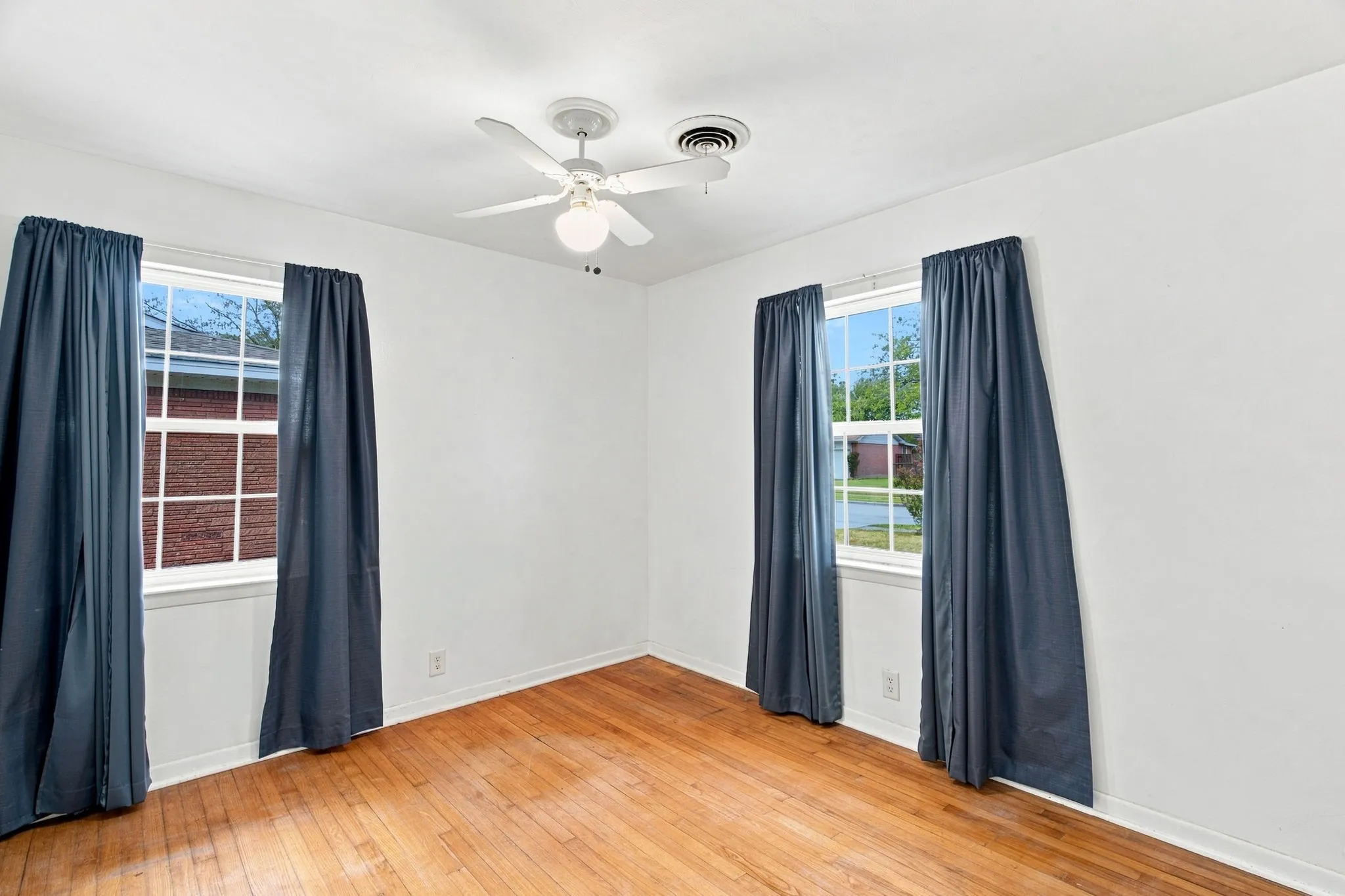 Bedroom of 300 Parkwood Place, Lewisville, TX in Lakeland Terrace