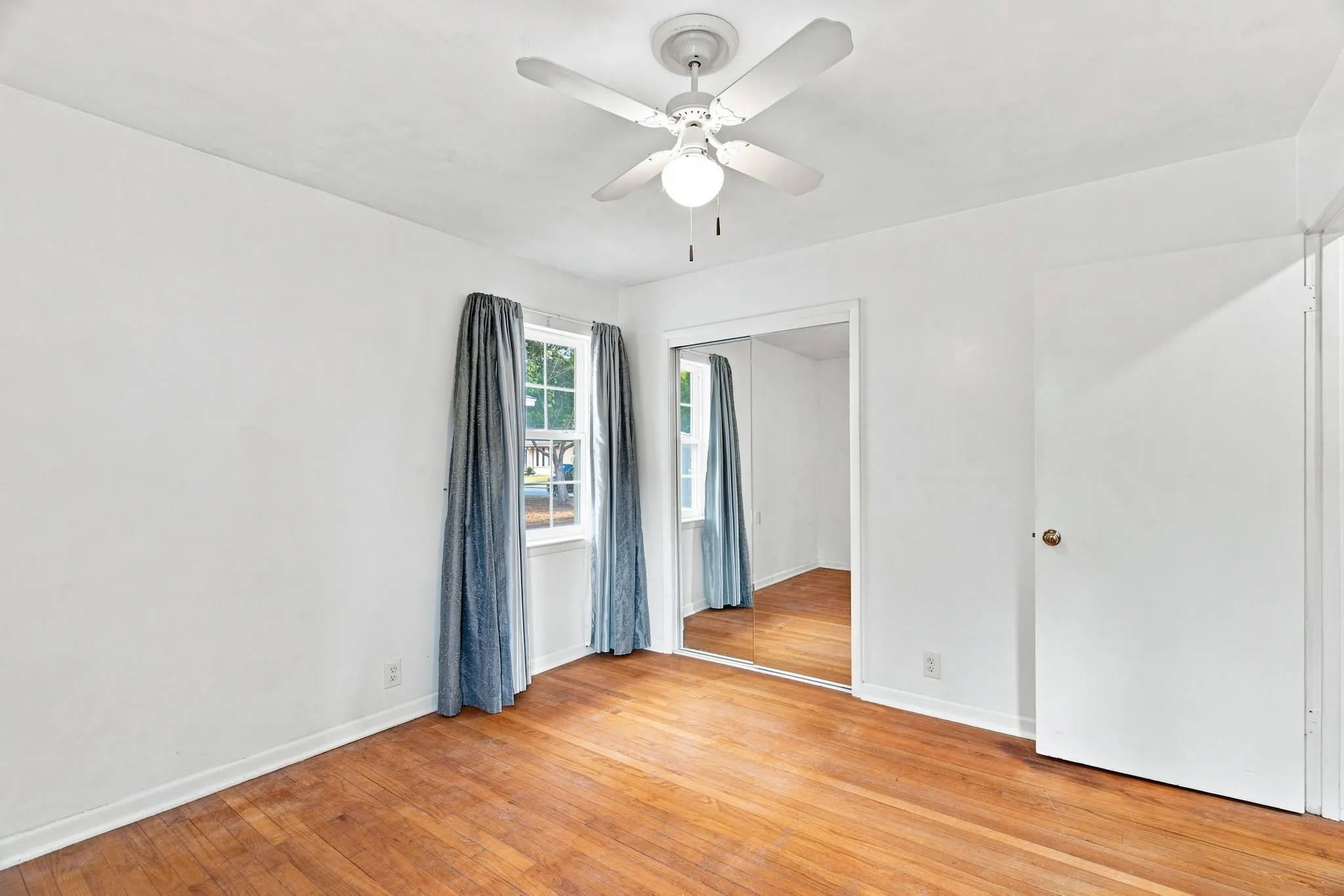 Bedroom of 300 Parkwood Place, Lewisville, TX in Lakeland Terrace