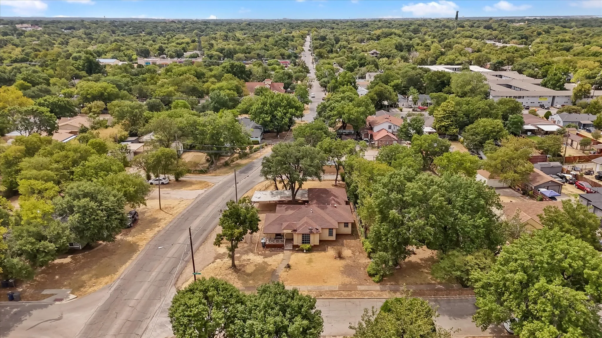 Single Family Residence For Sale in Dallas County , 3804 Mount Washington Street, Dallas, Texas 75211, 3 Bedroom, 1 Bathroom, 2 Garage spaces, 1,420 Sqft, built in 1951, mls#21369871, Real Estate Agent in Dallas, Homes For Sale in Dallas county, Homes For Sale in Dallas, Realtor in Dallas Texas, Real Estate Brokerage Independent Realty Texas, Luminita Cordes Realtor