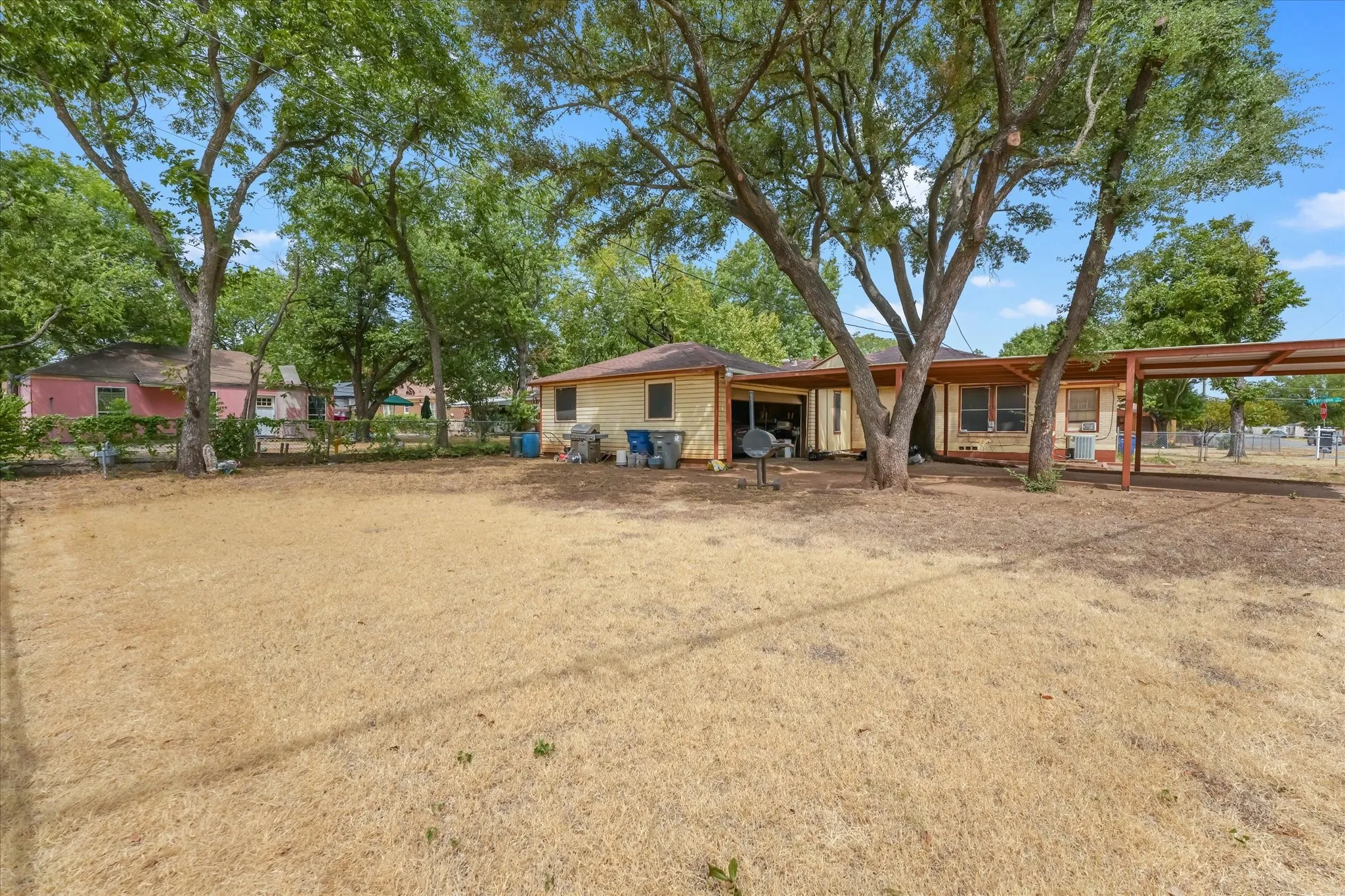 Single Family Residence For Sale in Dallas County , 3804 Mount Washington Street, Dallas, Texas 75211, 3 Bedroom, 1 Bathroom, 2 Garage spaces, 1,420 Sqft, built in 1951, mls#21369871, Real Estate Agent in Dallas, Homes For Sale in Dallas county, Homes For Sale in Dallas, Realtor in Dallas Texas, Real Estate Brokerage Independent Realty Texas, Luminita Cordes Realtor