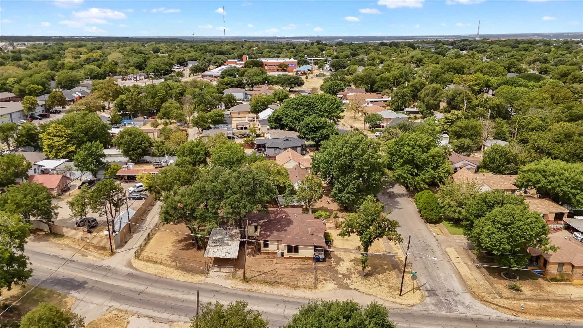 Single Family Residence For Sale in Dallas County , 3804 Mount Washington Street, Dallas, Texas 75211, 3 Bedroom, 1 Bathroom, 2 Garage spaces, 1,420 Sqft, built in 1951, mls#21369871, Real Estate Agent in Dallas, Homes For Sale in Dallas county, Homes For Sale in Dallas, Realtor in Dallas Texas, Real Estate Brokerage Independent Realty Texas, Luminita Cordes Realtor