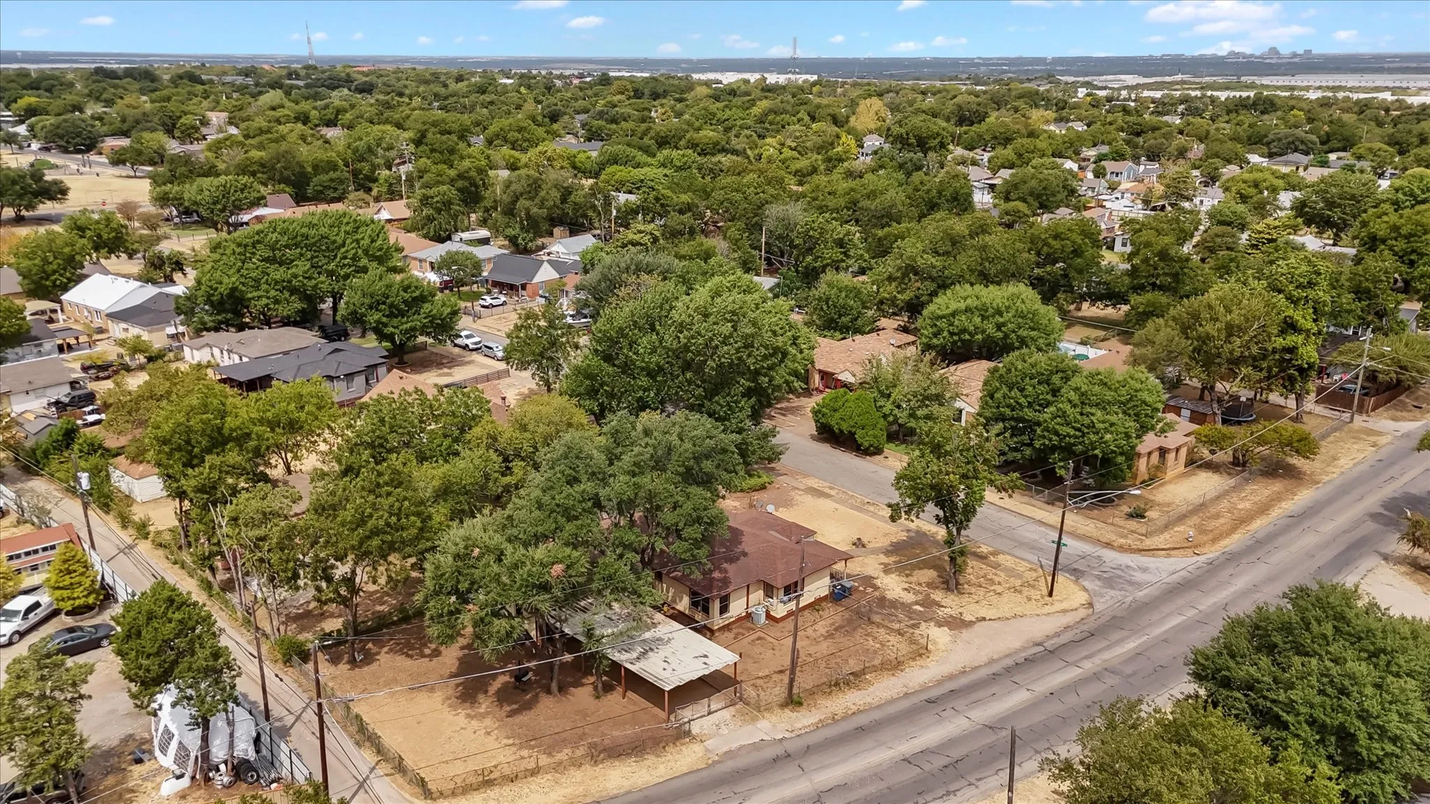 Single Family Residence For Sale in Dallas County , 3804 Mount Washington Street, Dallas, Texas 75211, 3 Bedroom, 1 Bathroom, 2 Garage spaces, 1,420 Sqft, built in 1951, mls#21369871, Real Estate Agent in Dallas, Homes For Sale in Dallas county, Homes For Sale in Dallas, Realtor in Dallas Texas, Real Estate Brokerage Independent Realty Texas, Luminita Cordes Realtor