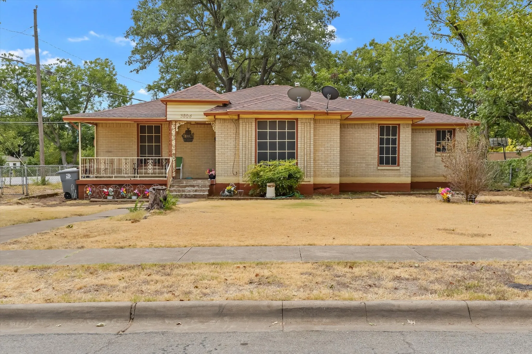 Single Family Residence For Sale in Dallas County , 3804 Mount Washington Street, Dallas, Texas 75211, 3 Bedroom, 1 Bathroom, 2 Garage spaces, 1,420 Sqft, built in 1951, mls#21369871, Real Estate Agent in Dallas, Homes For Sale in Dallas county, Homes For Sale in Dallas, Realtor in Dallas Texas, Real Estate Brokerage Independent Realty Texas, Luminita Cordes Realtor